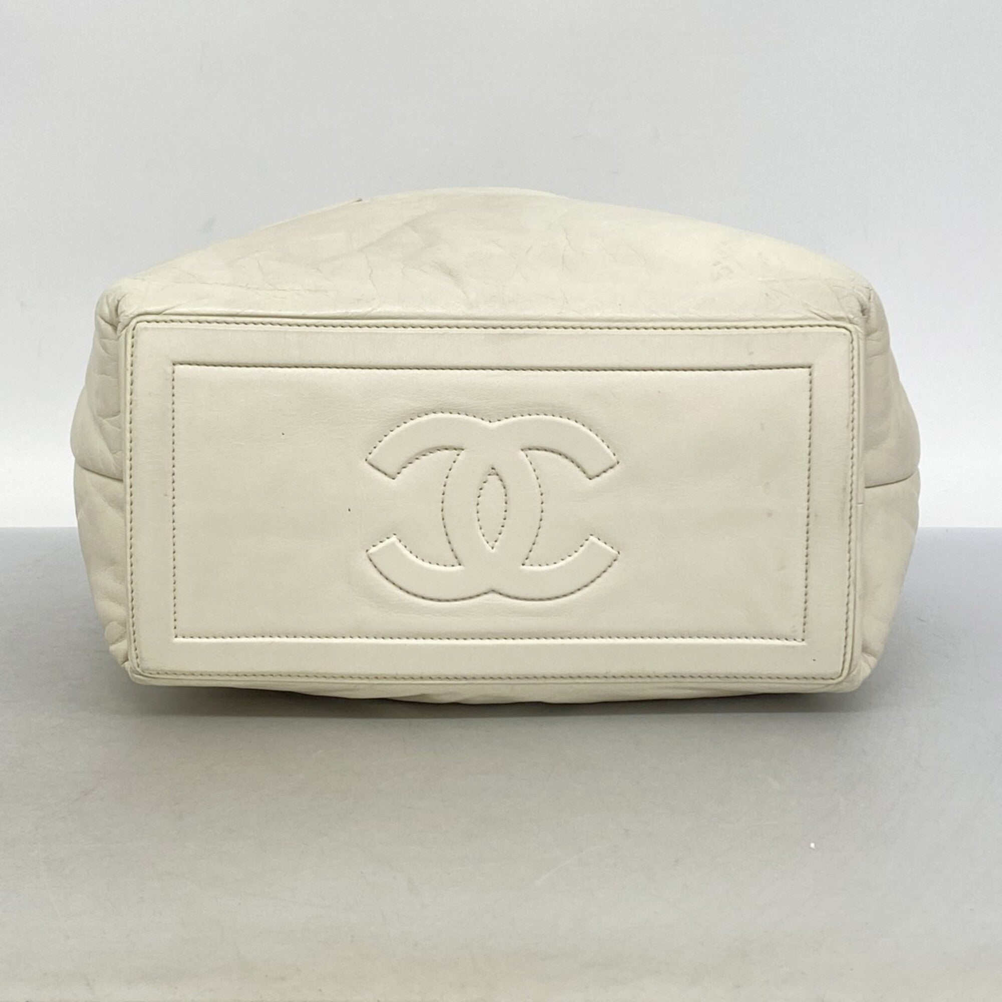 Chanel Ivory Leather Tote Bag (Pre-Owned)
