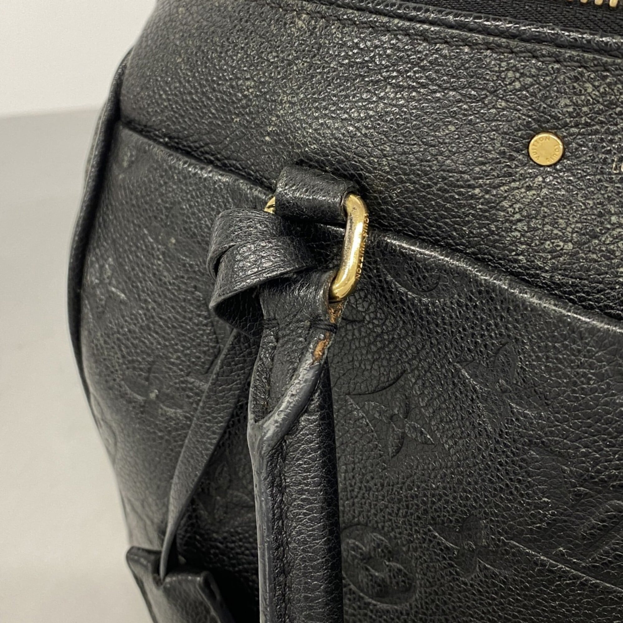 Louis Vuitton Noir Handbag (Pre-Owned)