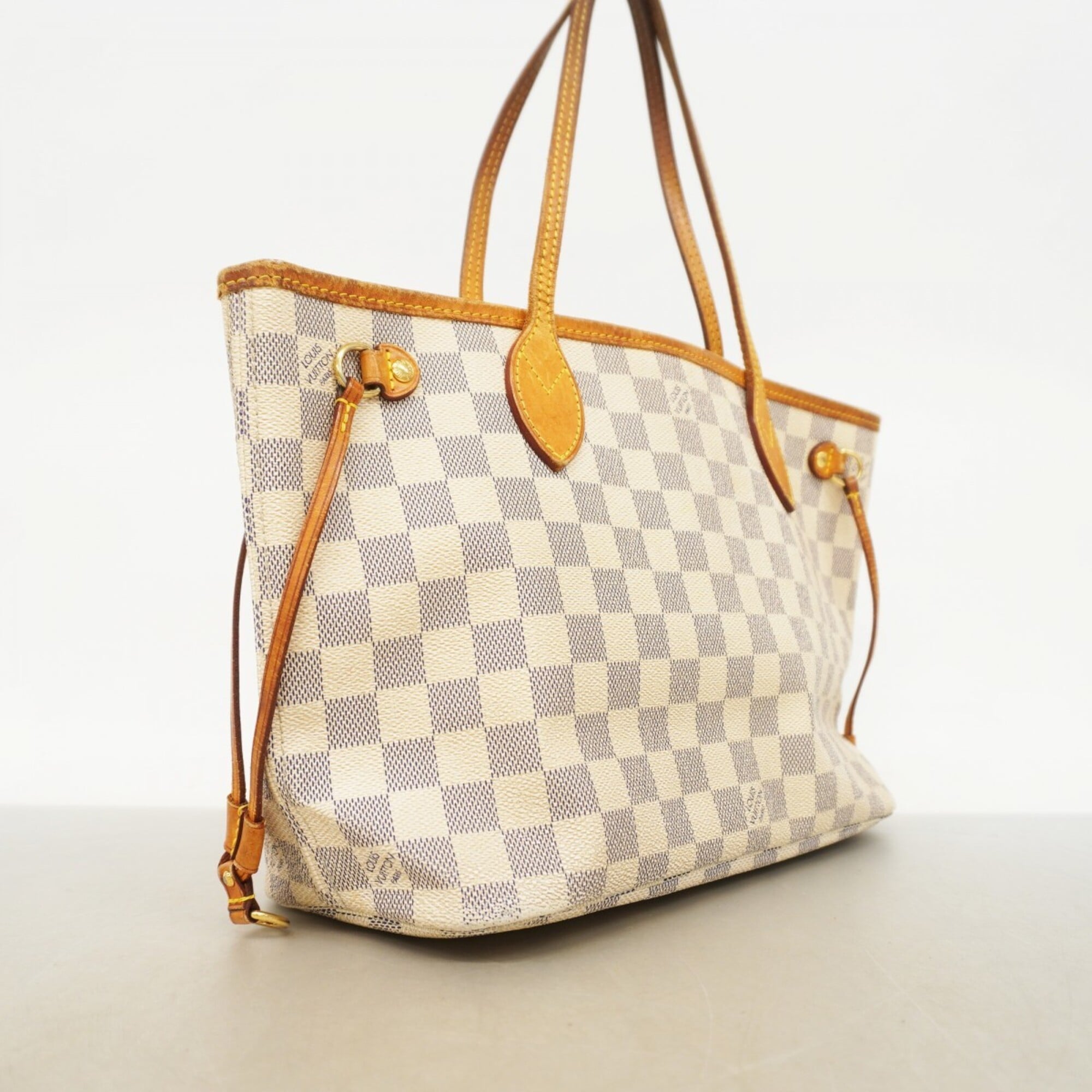 Louis Vuitton White Tote Bag (Pre-Owned)