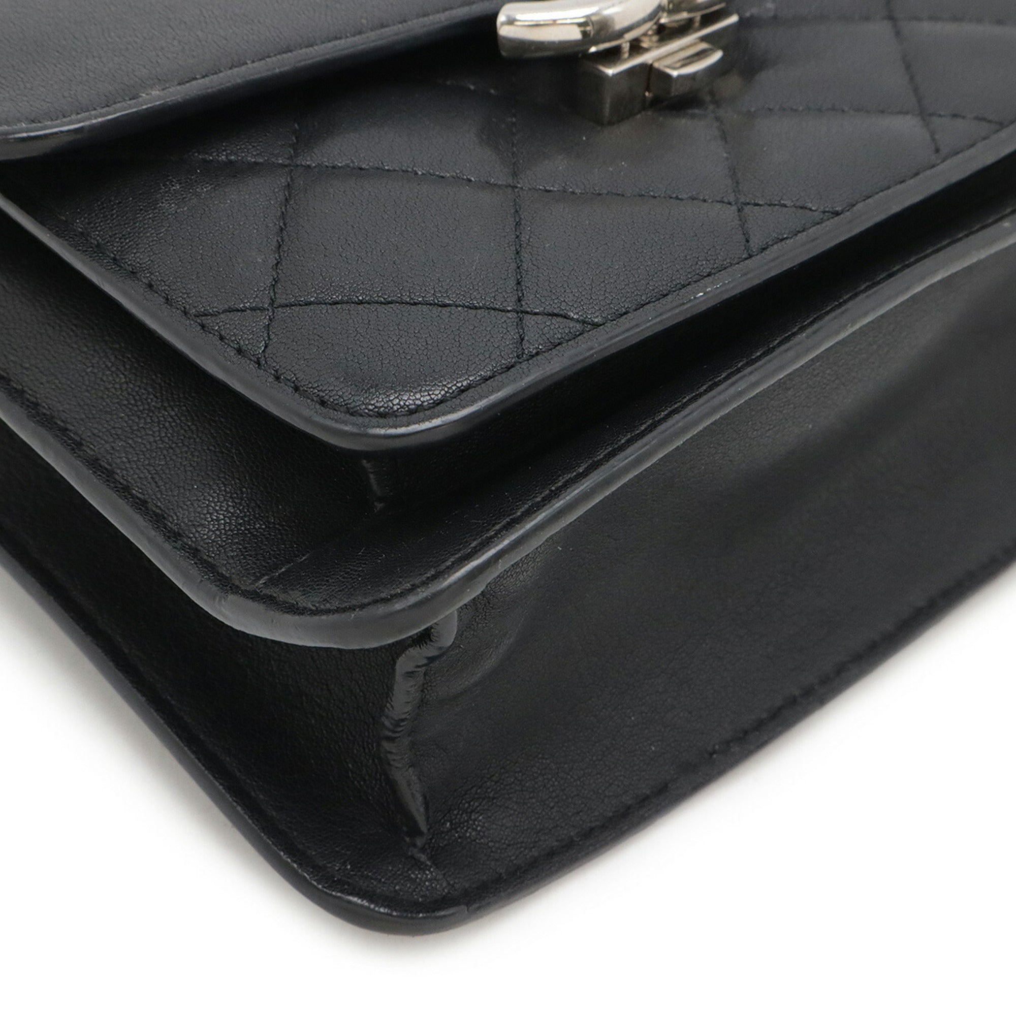 Chanel Black Leather Shoulder Bag (Pre-Owned)