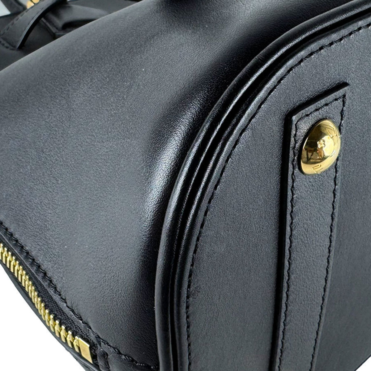 Louis Vuitton Noir Leather Handbag Shoulder Bag (Pre-Owned)