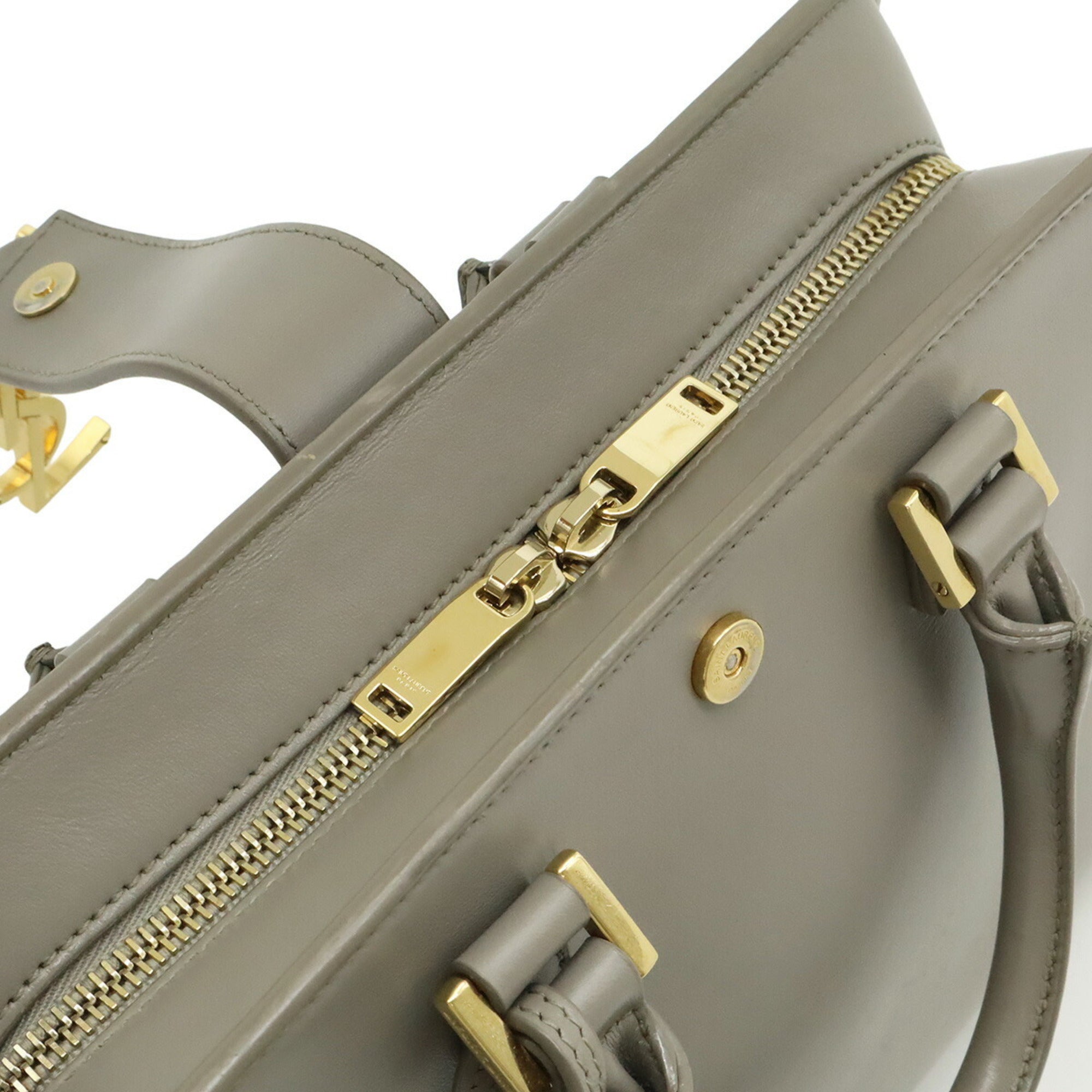 Yves Saint Laurent Gray Leather Handbag (Pre-Owned)