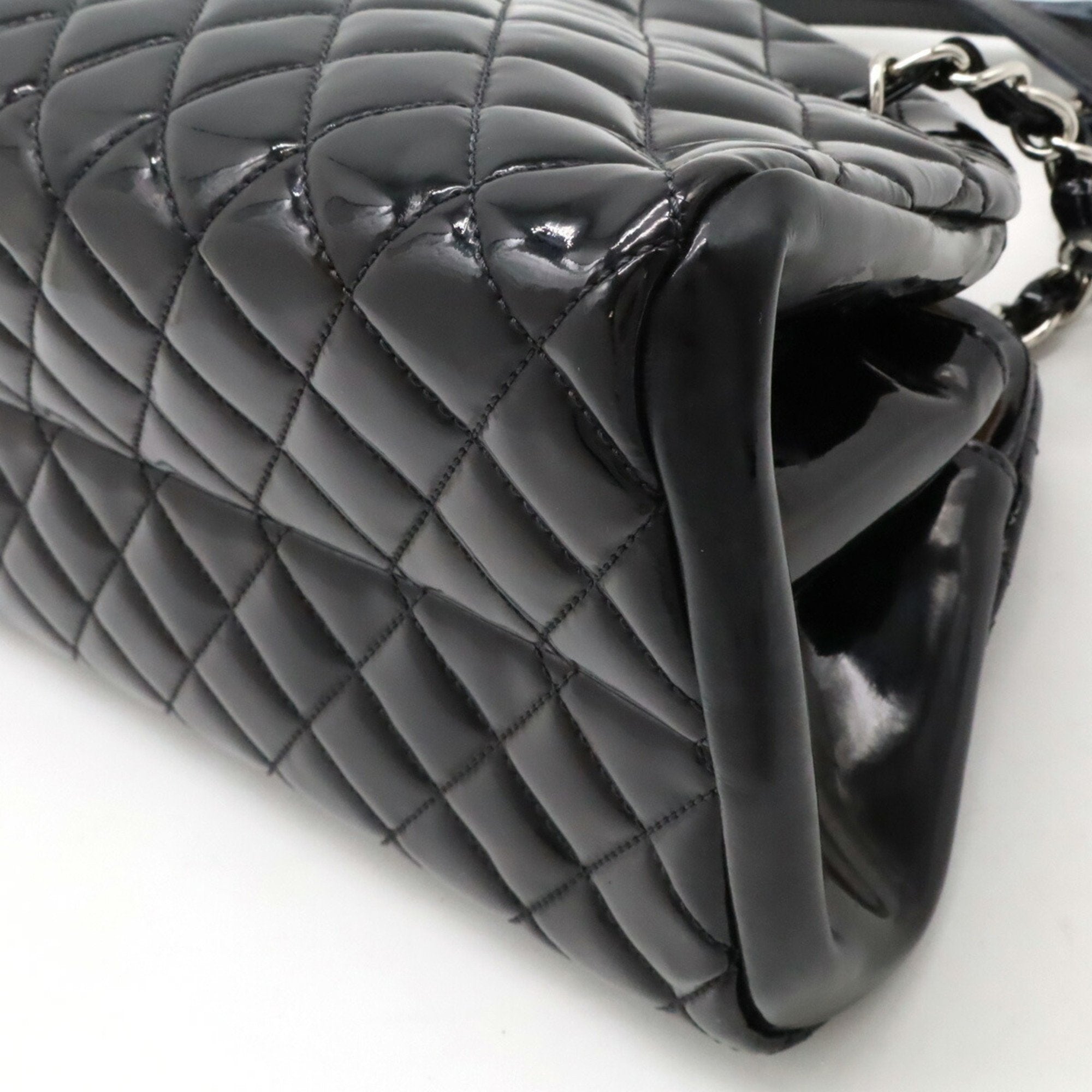Chanel Black Shoulder Bag (Pre-Owned)