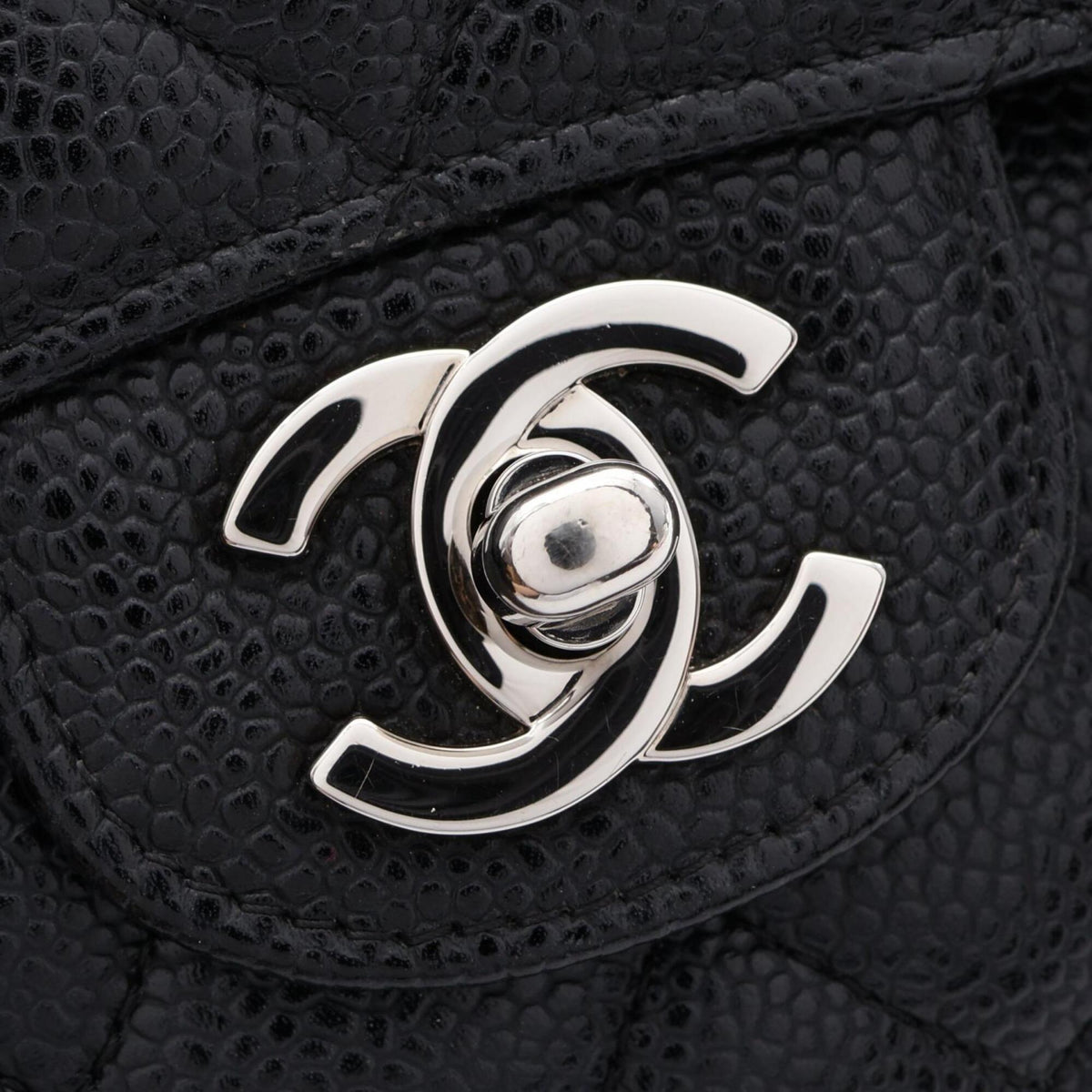 Chanel Black Grained Calfskin Handbag Shoulder Bag (Pre-Owned)