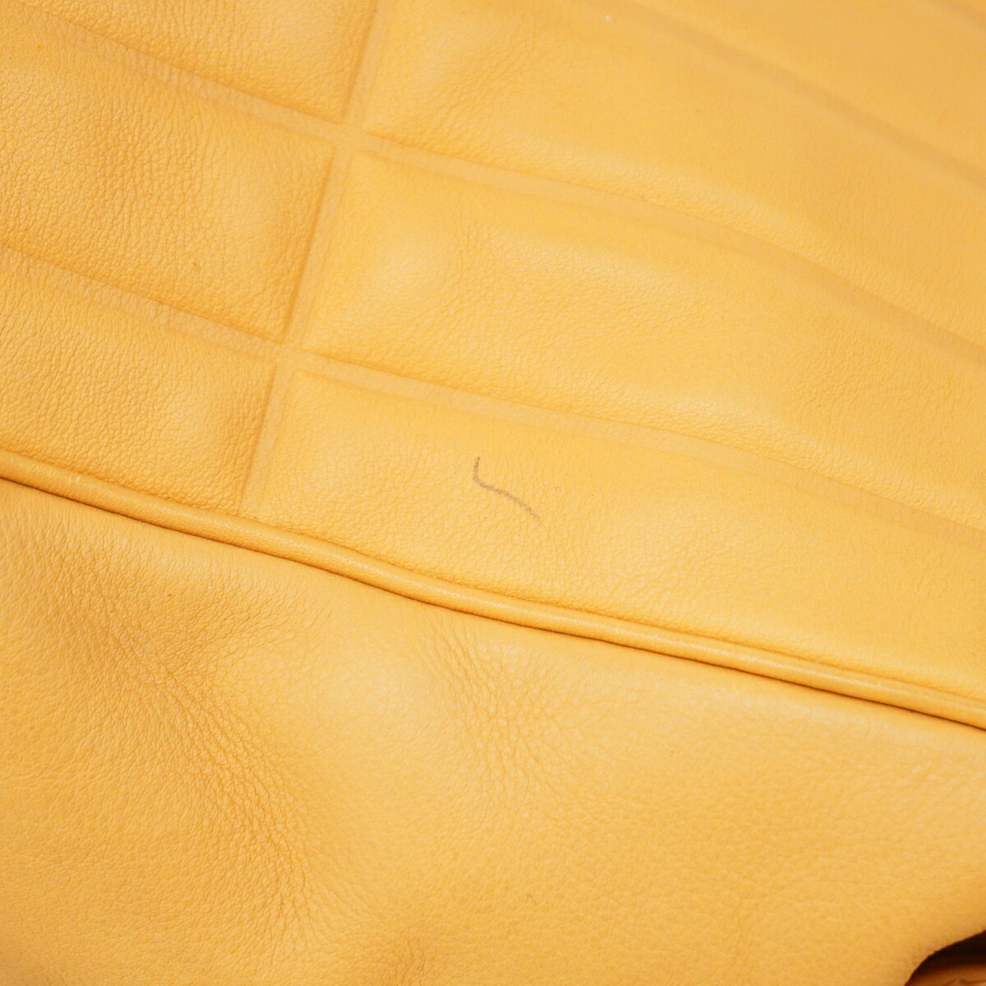 Chanel Beige Leather Tote Bag (Pre-Owned)