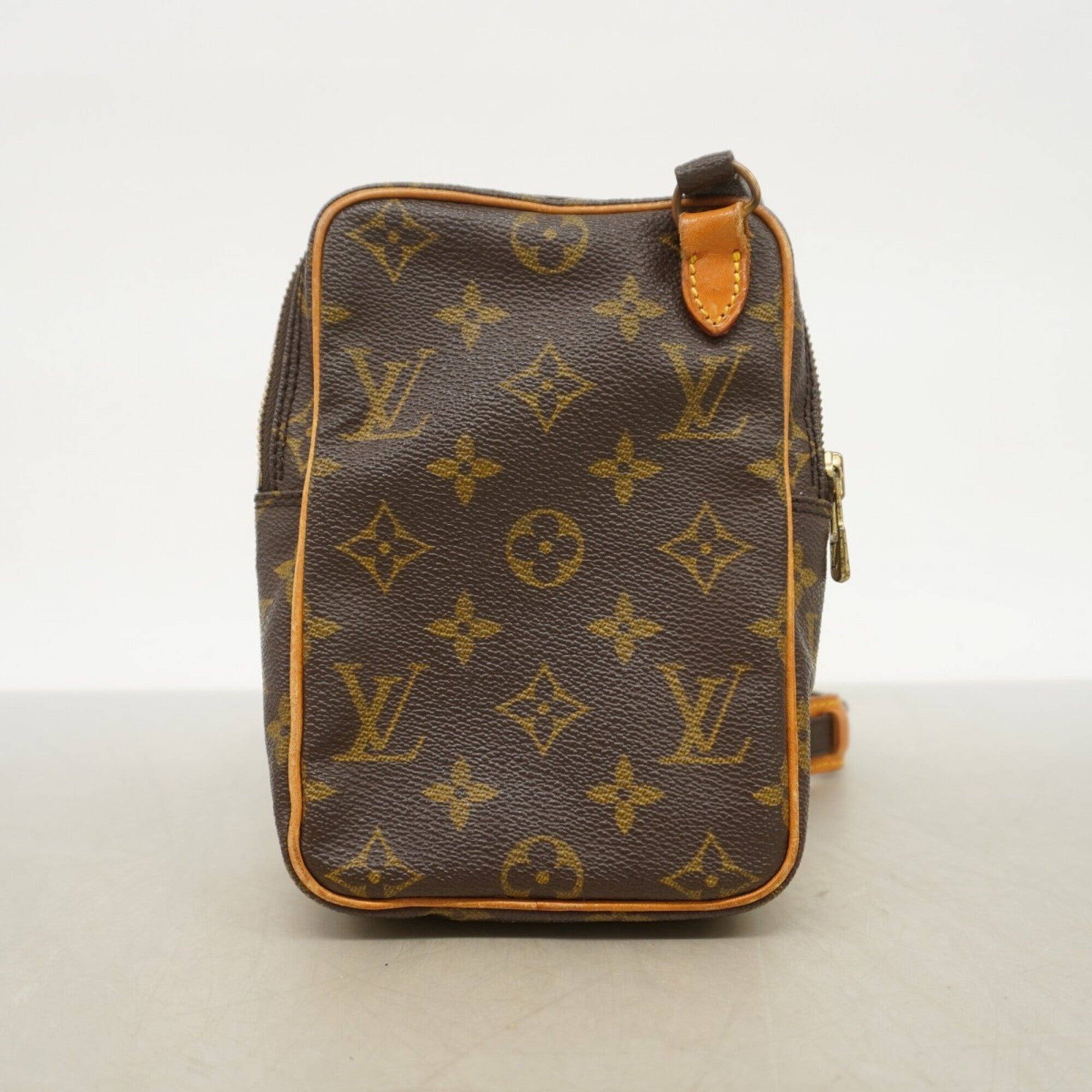 Louis Vuitton Brown Shoulder Bag (Pre-Owned)