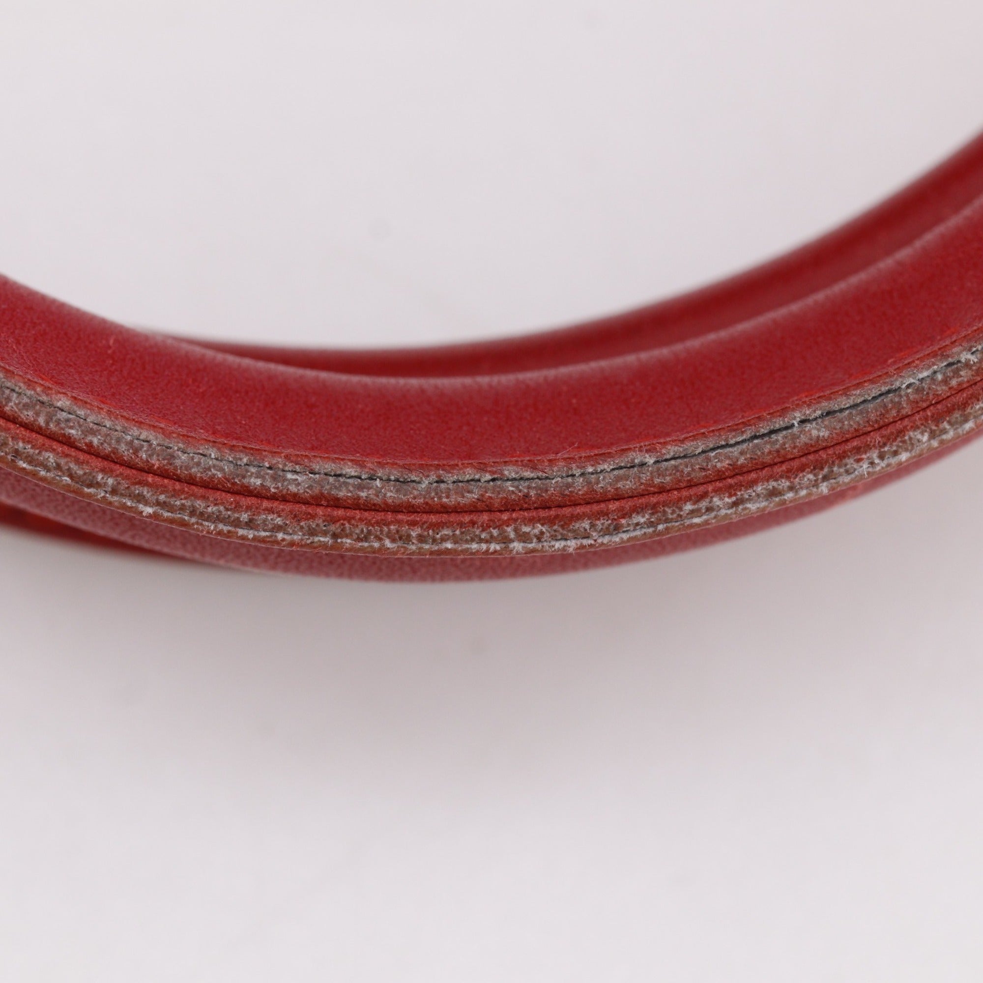 Tod's Red Color Leather Handbag (Pre-Owned)