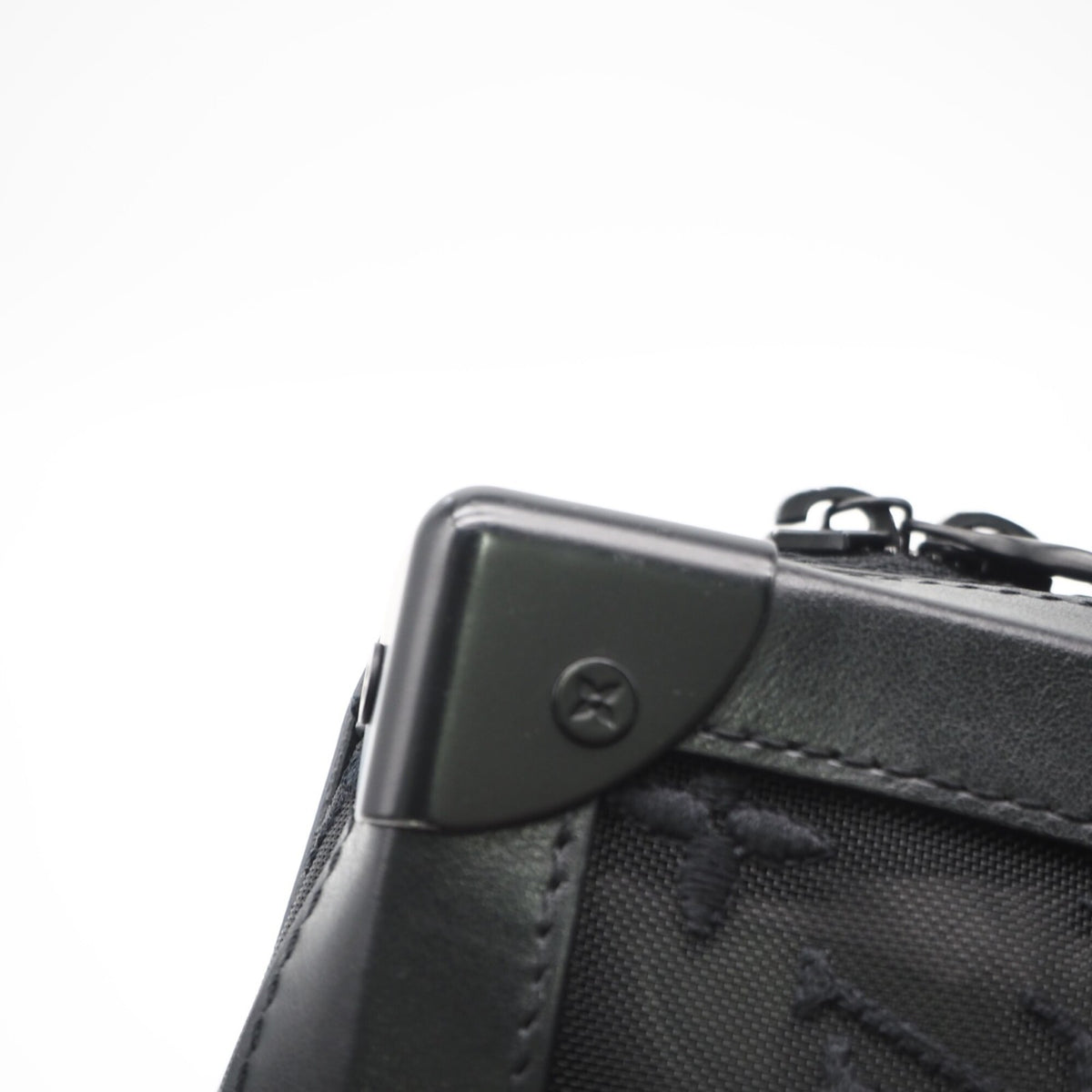 Louis Vuitton Black Mesh Leather Shoulder Bag (Pre-Owned)