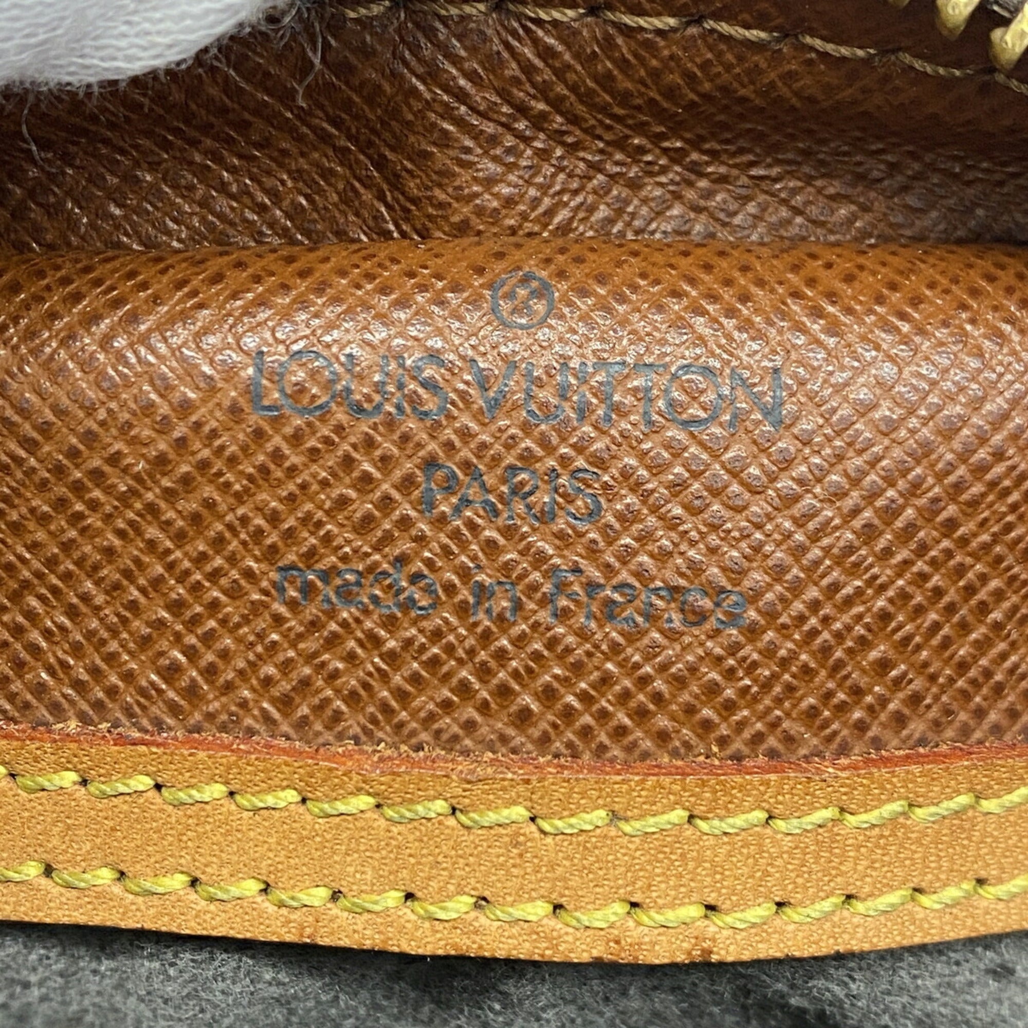 Louis Vuitton Brown Shoulder Bag (Pre-Owned)