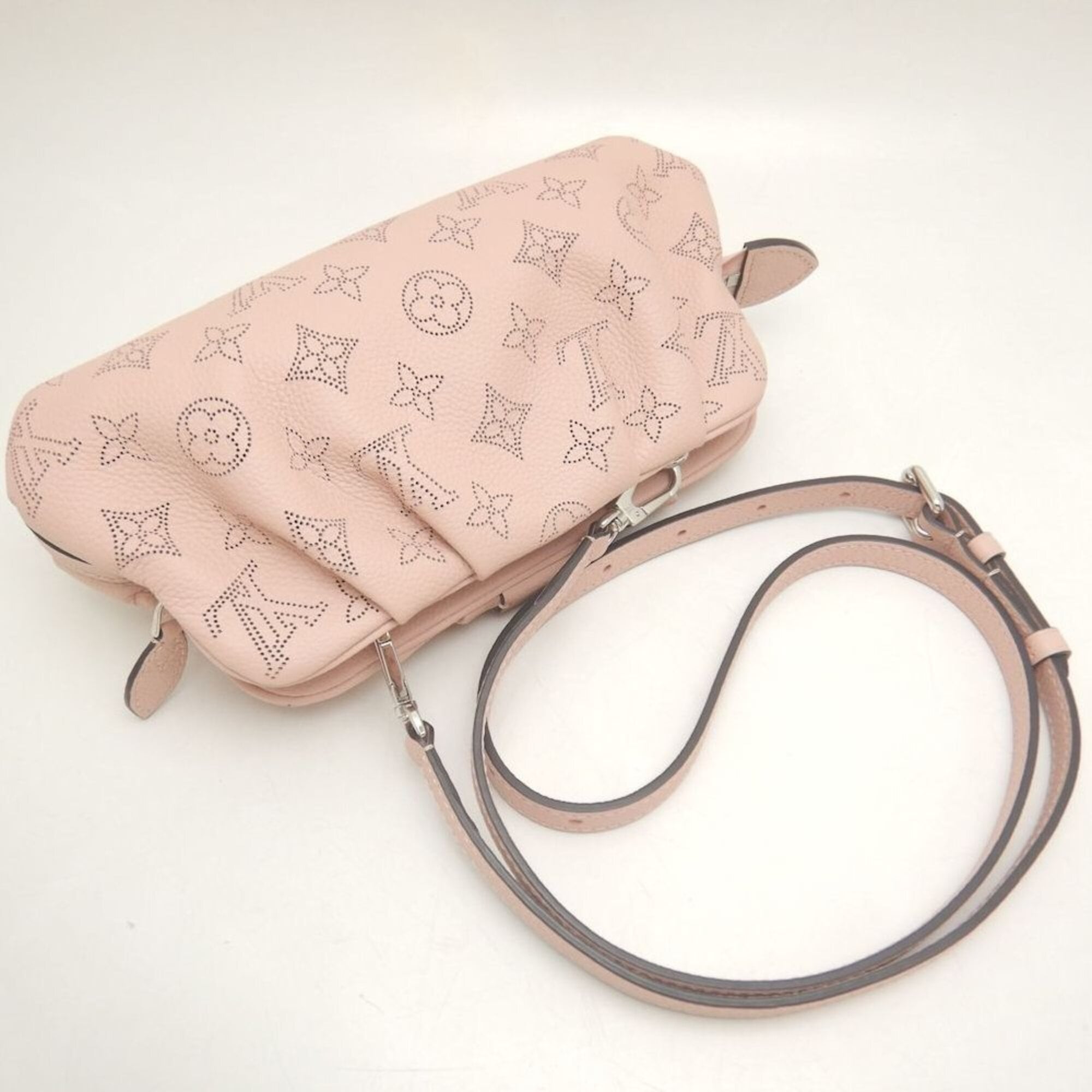 Louis Vuitton Mahina Magnolia Mahina Leather Shoulder Bag (Pre-Owned)