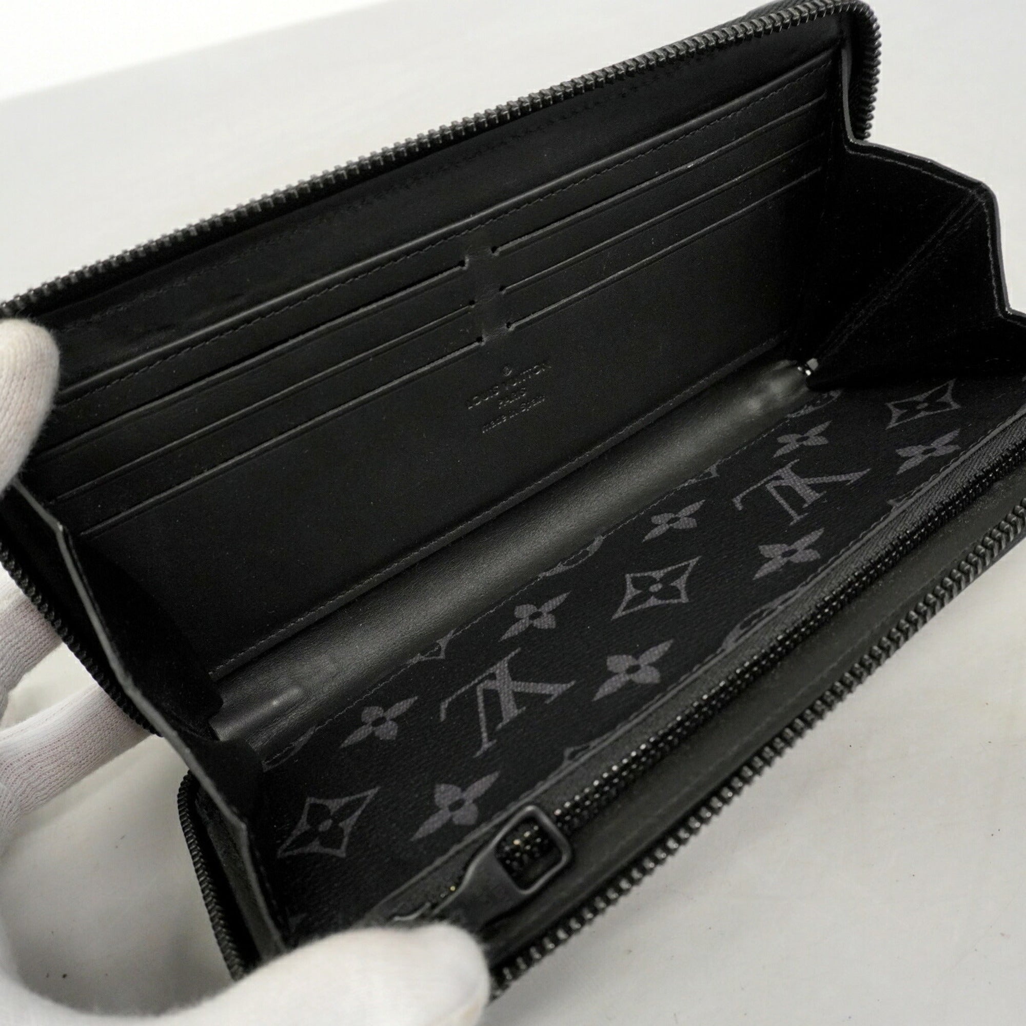 Louis Vuitton Black Long Wallet (Bi-Fold) (Pre-Owned)