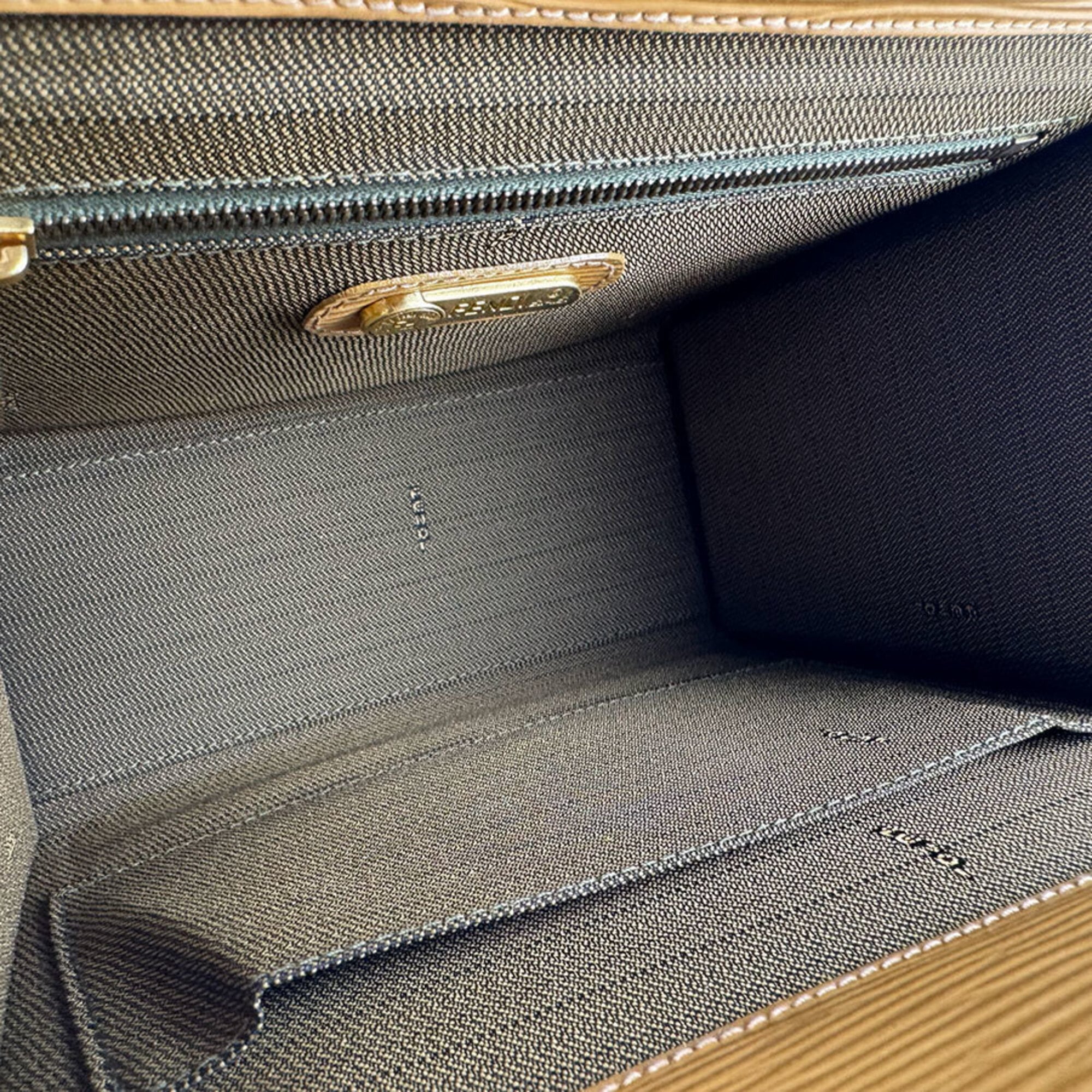 Fendi Beige Leather Handbag (Pre-Owned)