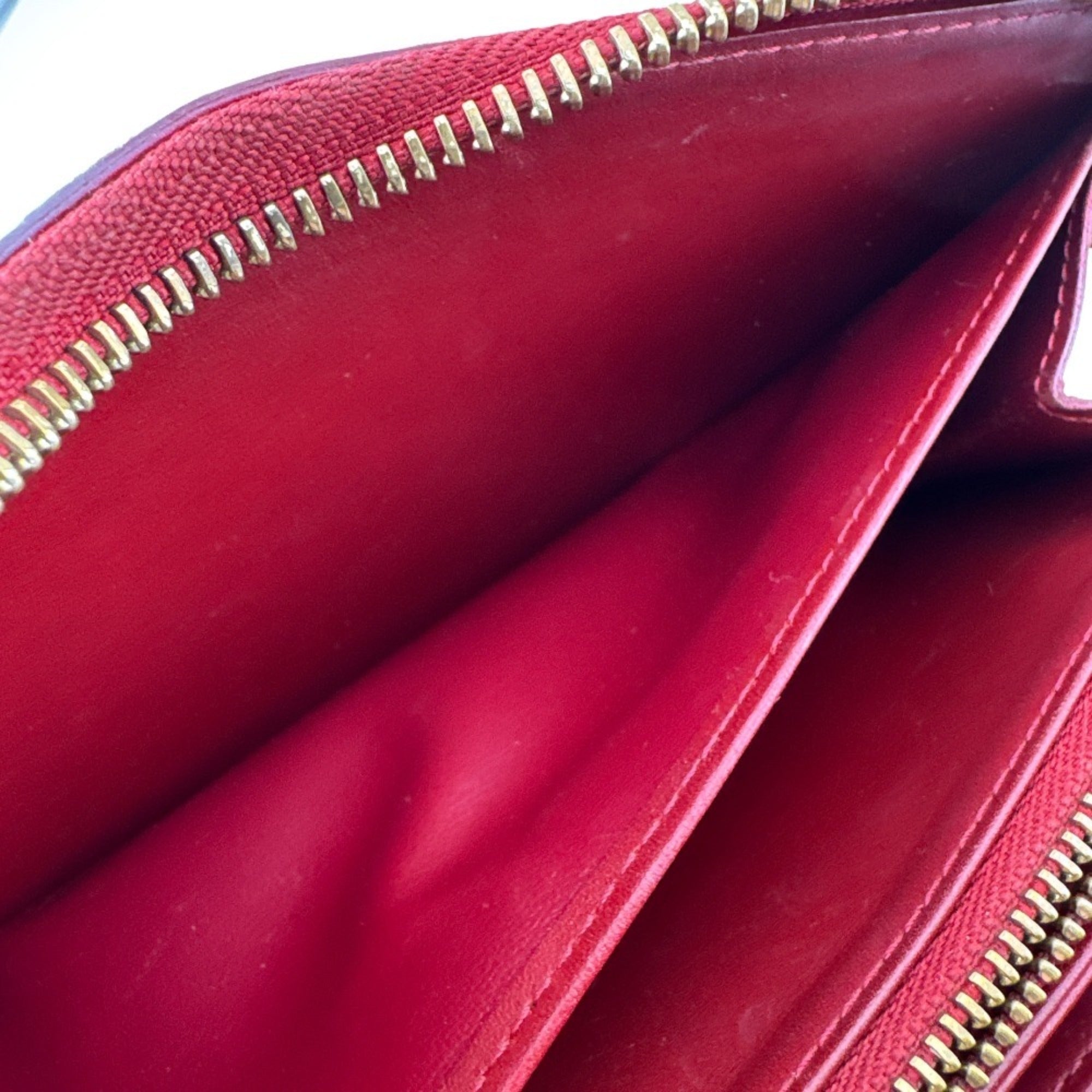 Louis Vuitton Vernis Red Color Vernis Long Wallet (Bi-Fold) (Pre-Owned)