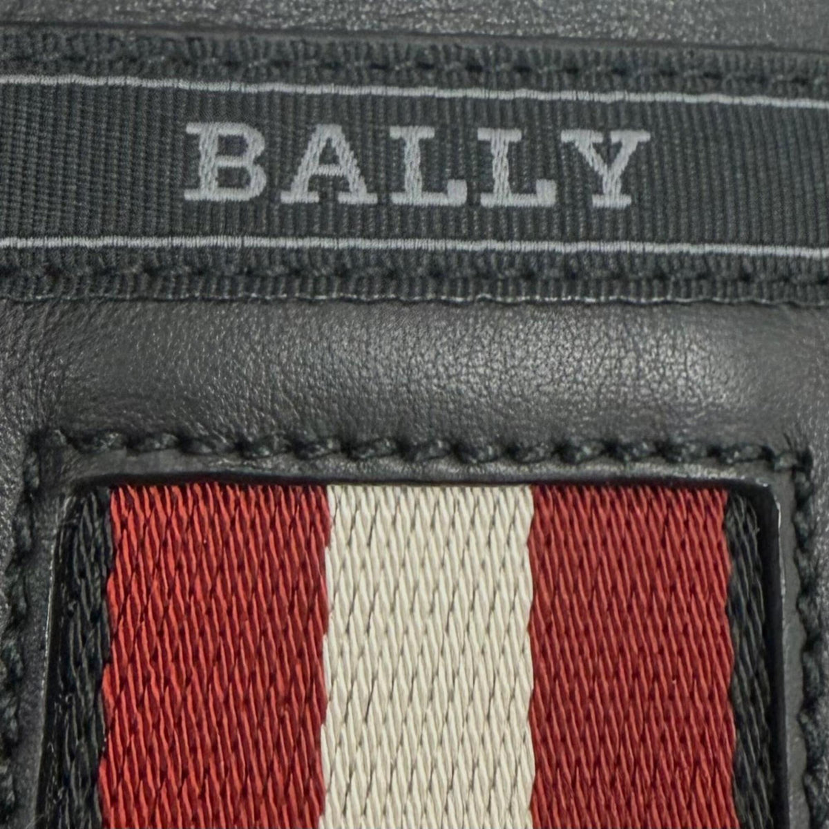 Bally Black Leather Crossbody Bag Shoulder Bag (Pre-Owned)