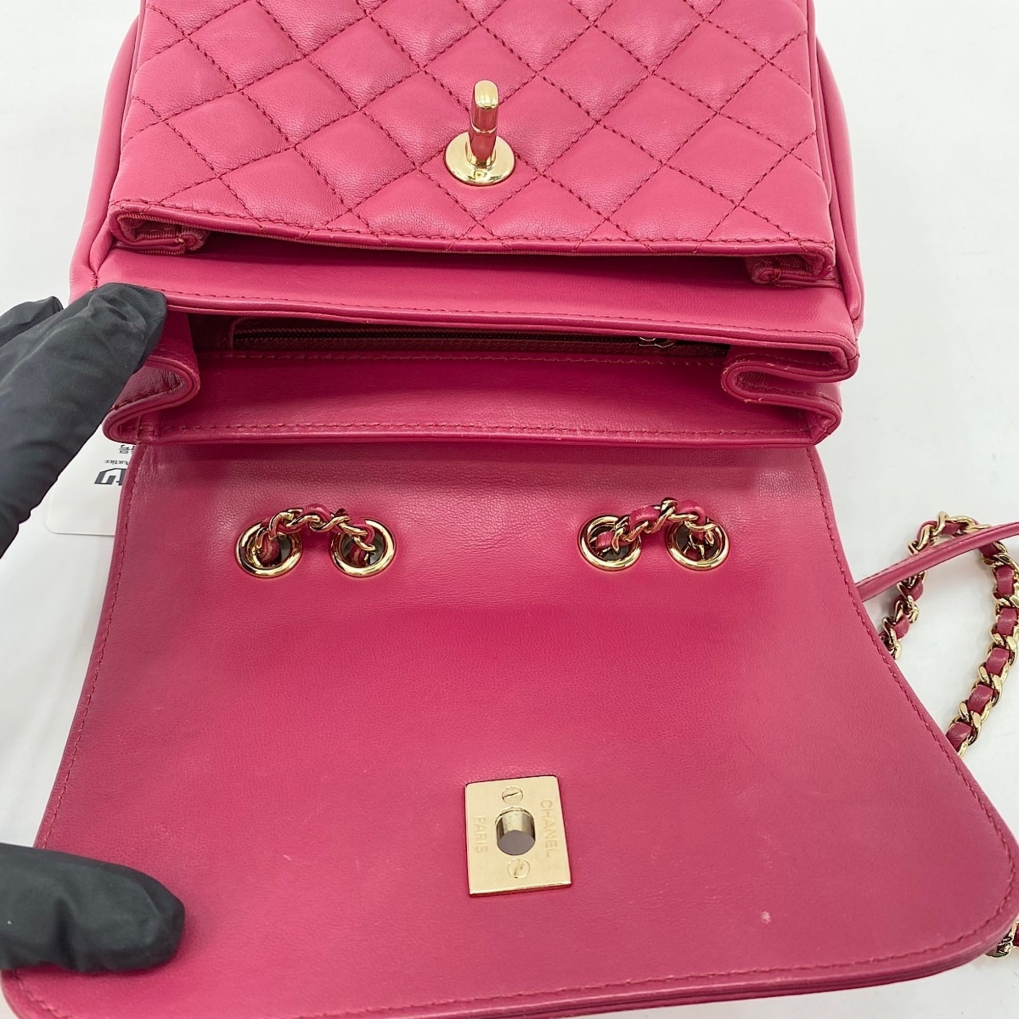 Chanel Matelasse Pink Shoulder Bag (Pre-Owned)