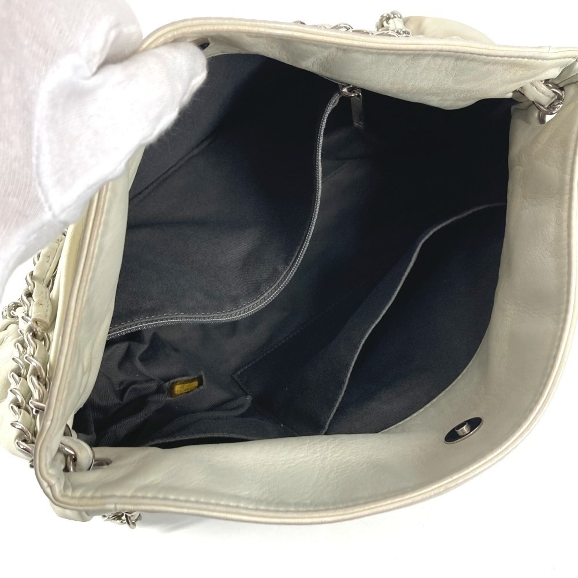 Chanel White Leather Shoulder Bag Tote Bag (Pre-Owned)
