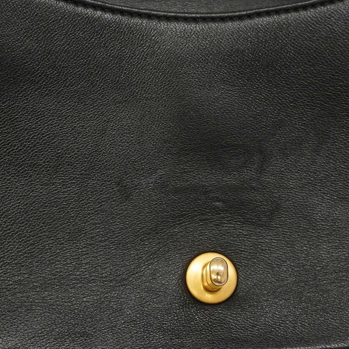 Chanel Black Leather Shoulder Bag (Pre-Owned)