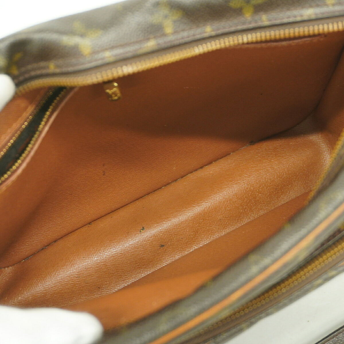 Louis Vuitton Brown Shoulder Bag (Pre-Owned)