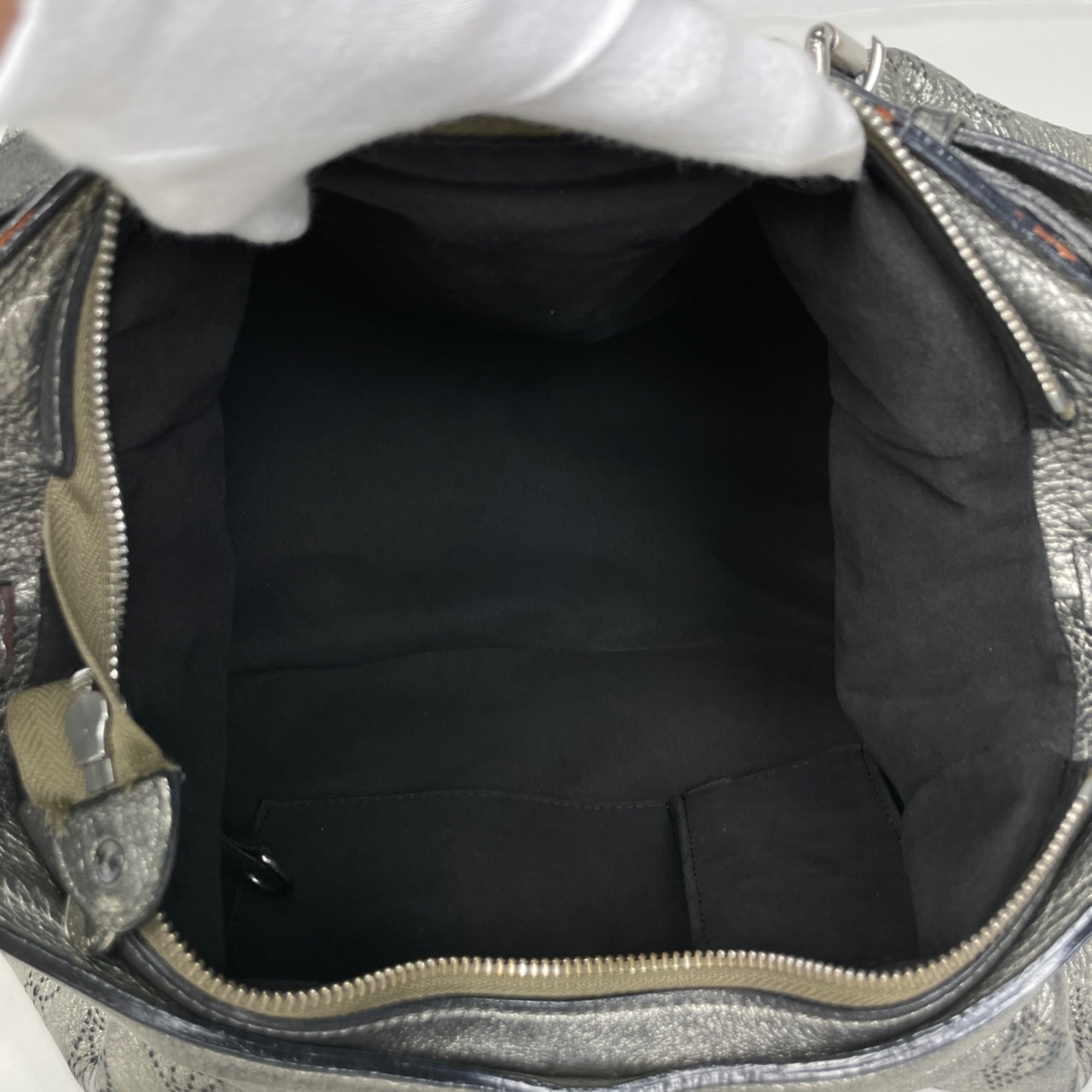 Louis Vuitton Silver Mahina Leather Shoulder Bag (Pre-Owned)
