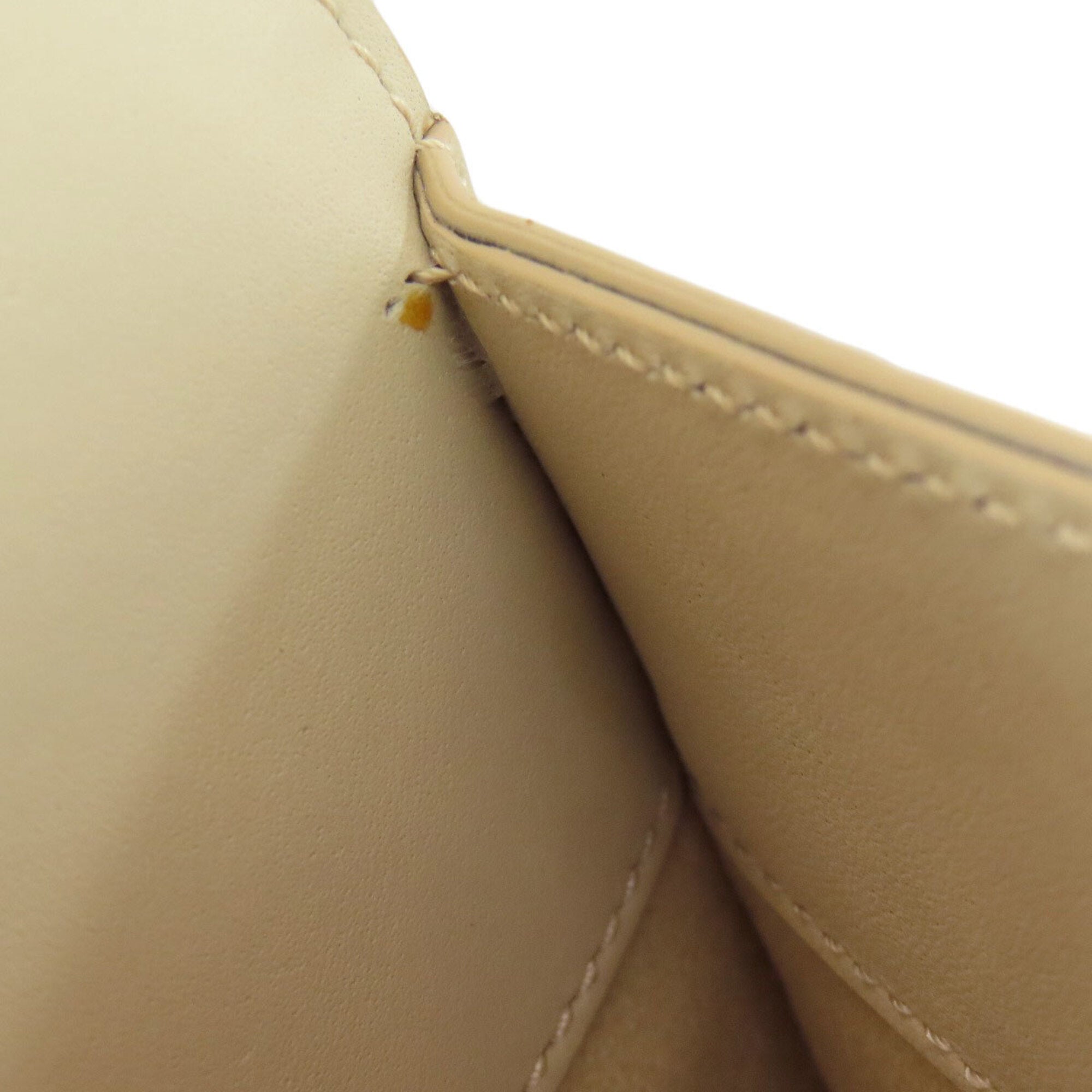 Tod's Ivory Leather Handbag (Pre-Owned)