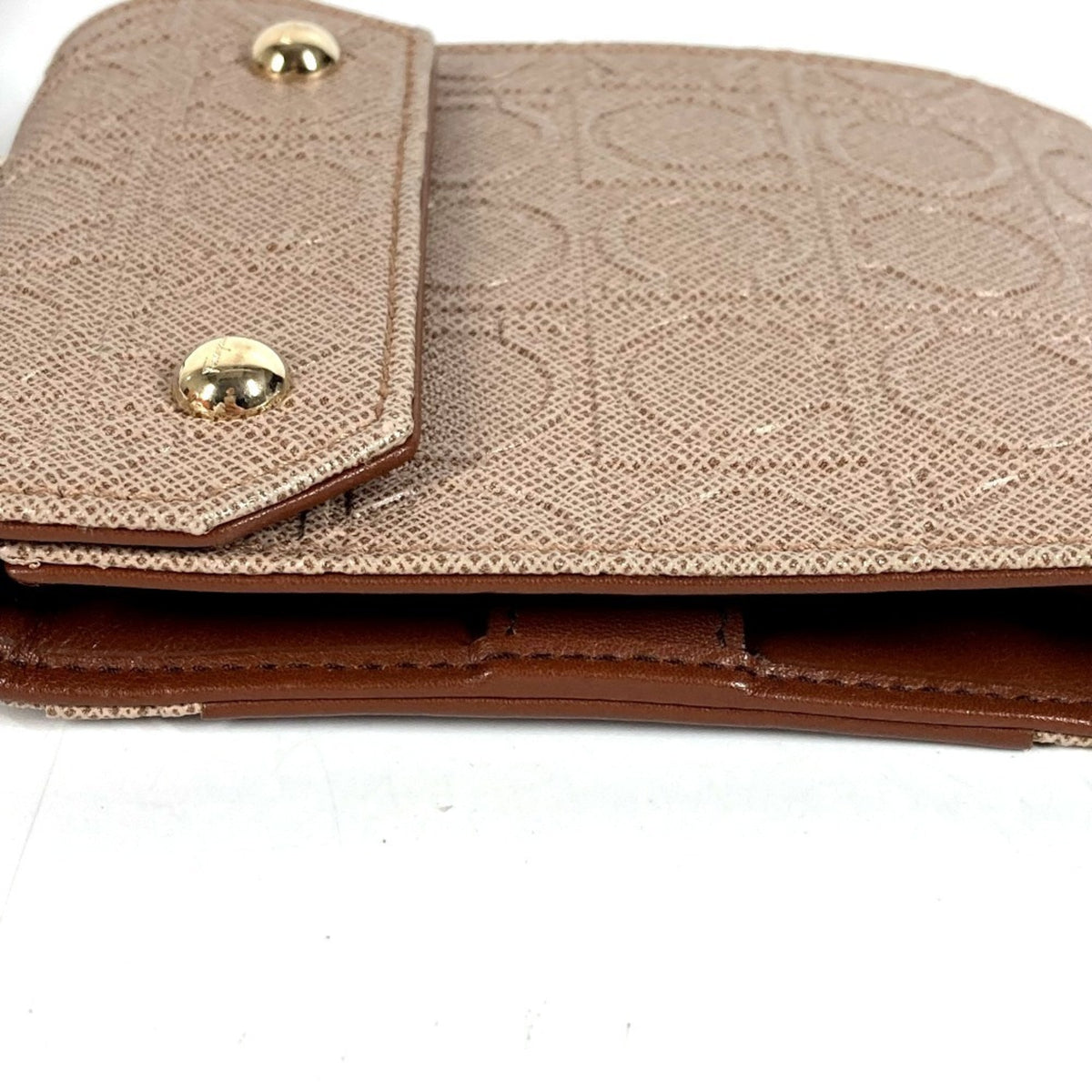 Salvatore Ferragamo Beige Black Leather Chain/Shoulder Wallet (Pre-Owned)