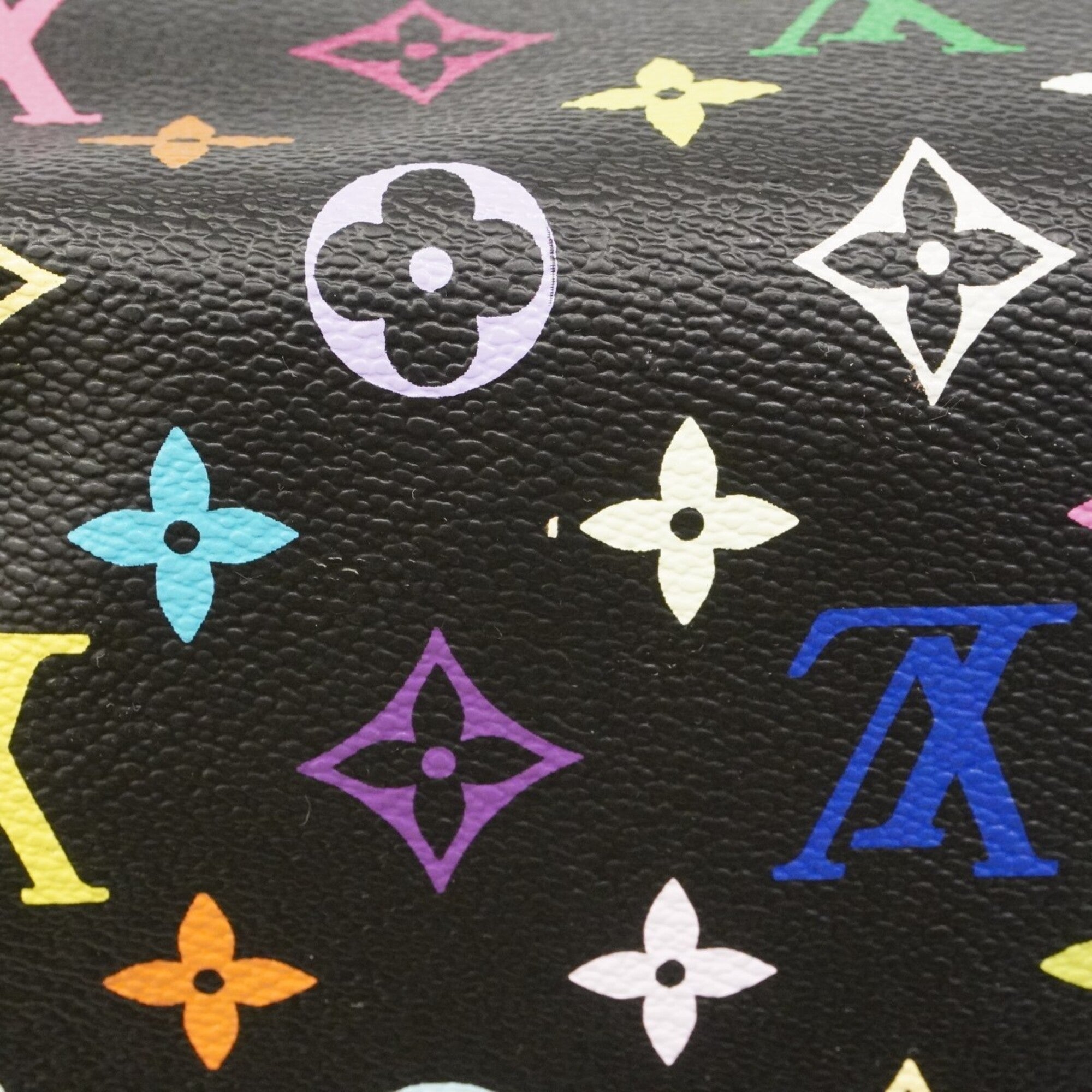 Louis Vuitton Noir Handbag (Pre-Owned)