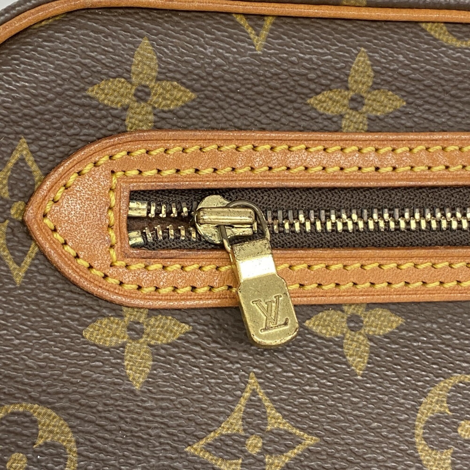 Louis Vuitton Brown Clutch Bag (Pre-Owned)