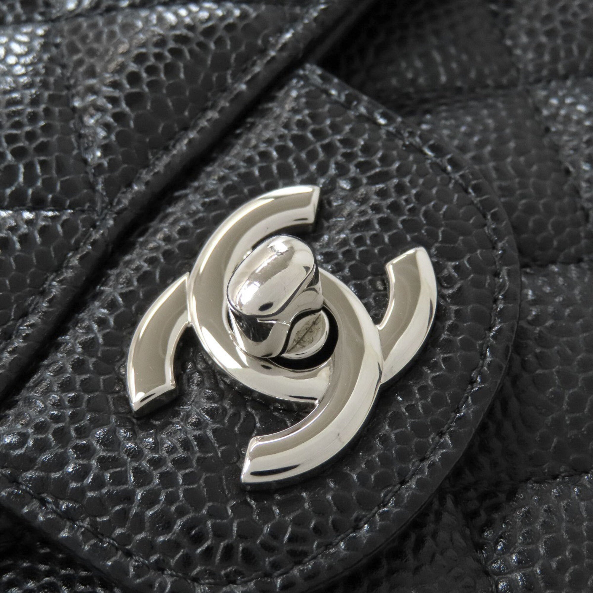 Chanel Matelasse Black Leather Shoulder Bag (Pre-Owned)