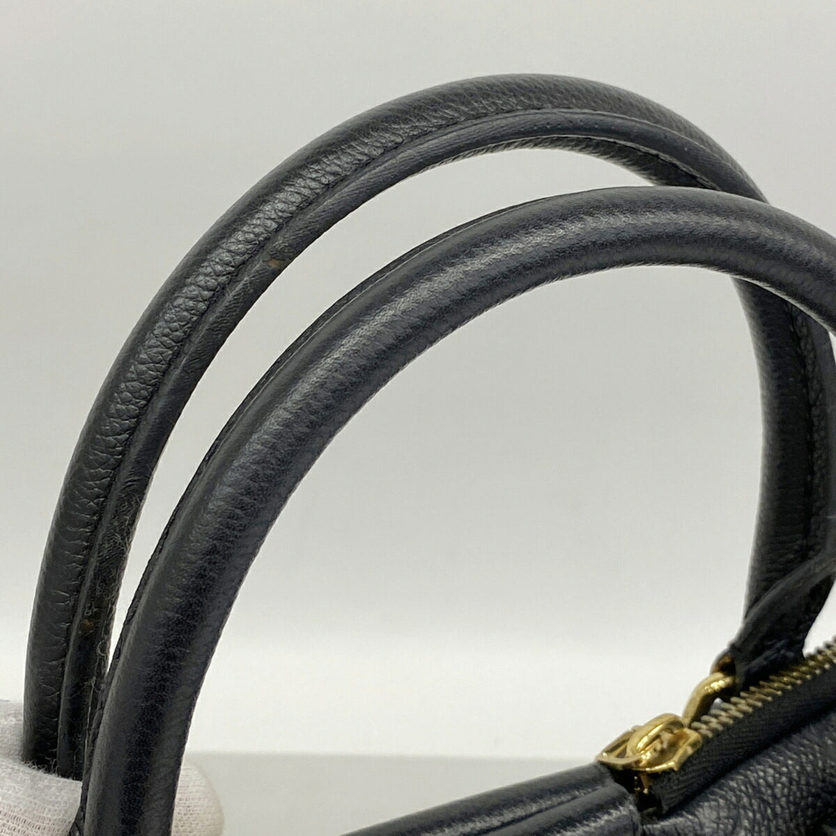 Louis Vuitton Noir Handbag (Pre-Owned)