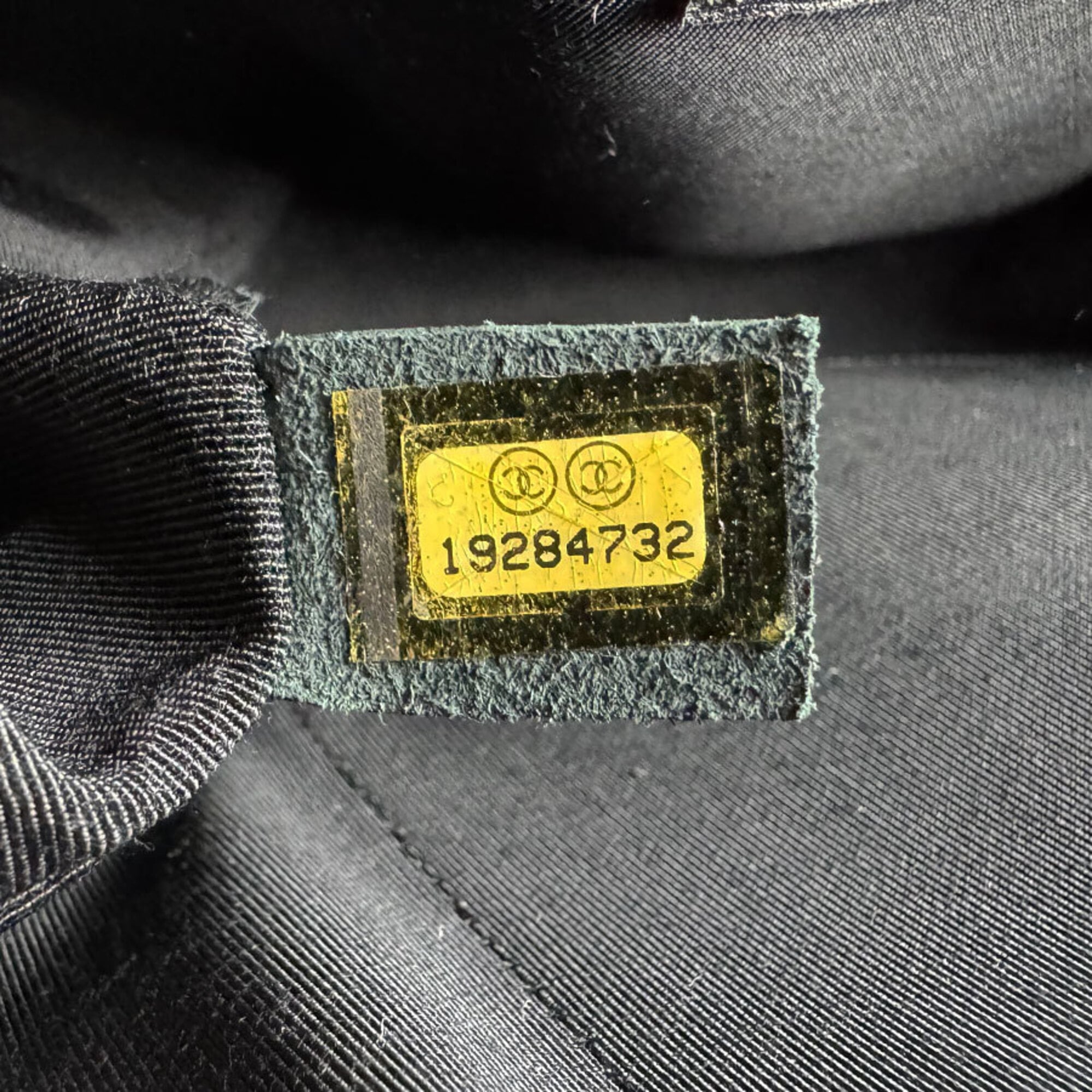 Chanel Black Leather Shoulder Bag (Pre-Owned)