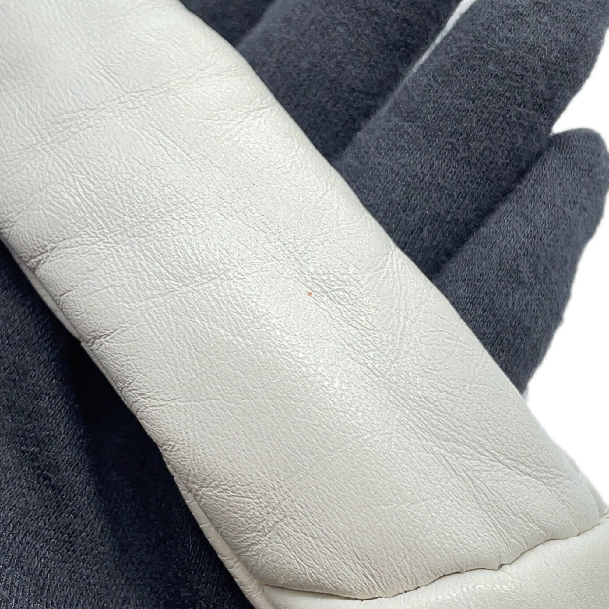 Prada White Leather Handbag Shoulder Bag (Pre-Owned)