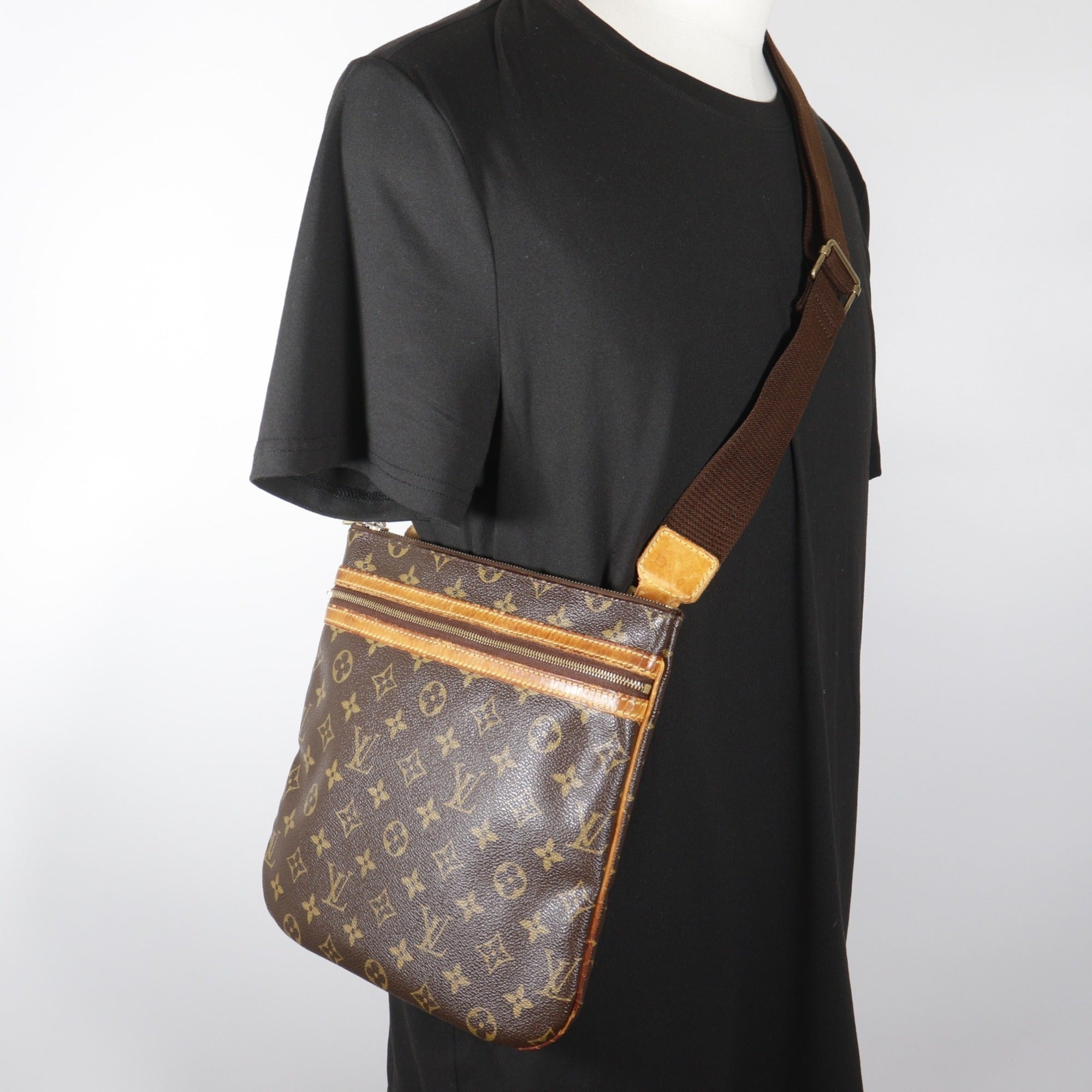 Louis Vuitton Brown Monogram Monogram Pochette Shoulder Bag (Pre-Owned)