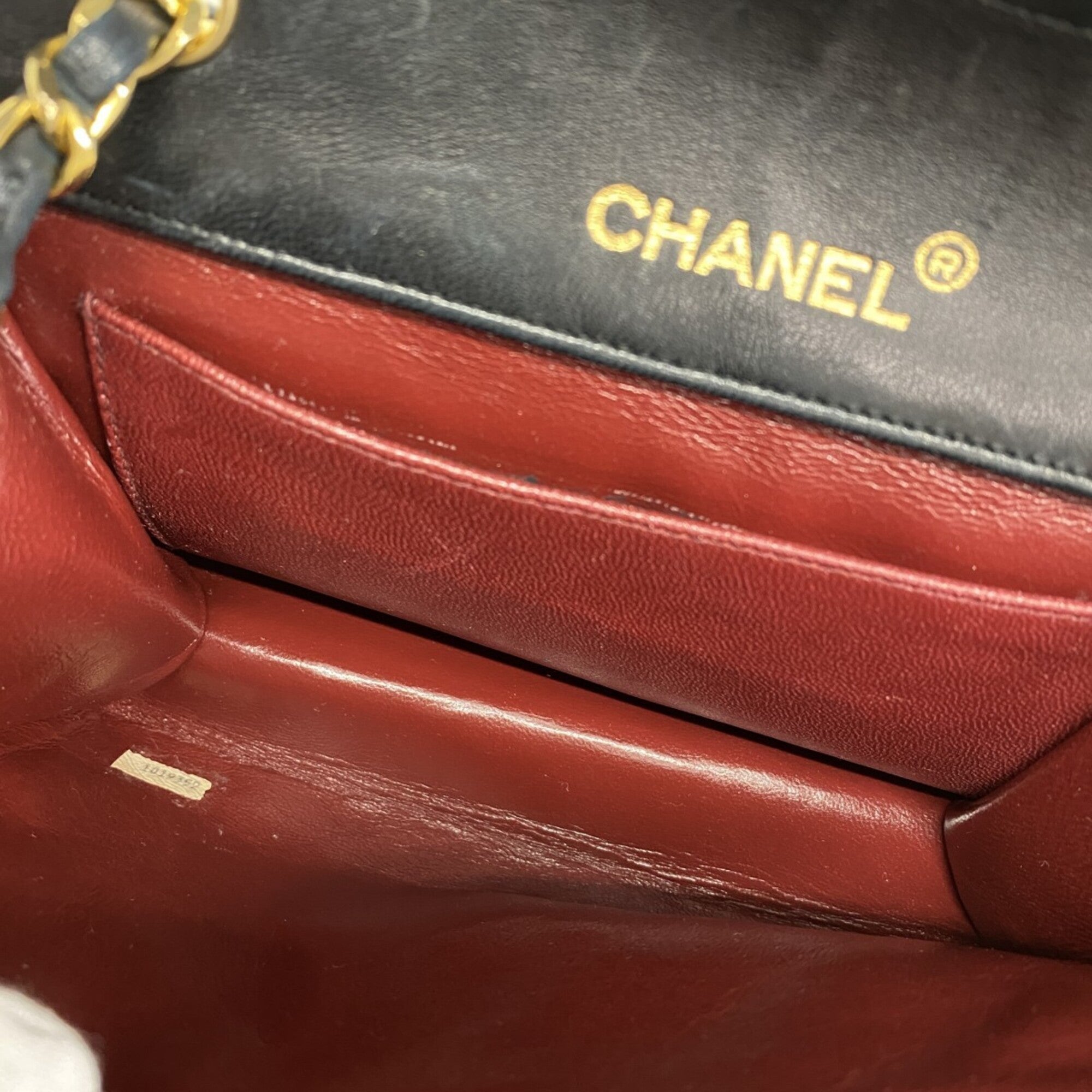 Chanel Black Leather Shoulder Bag (Pre-Owned)