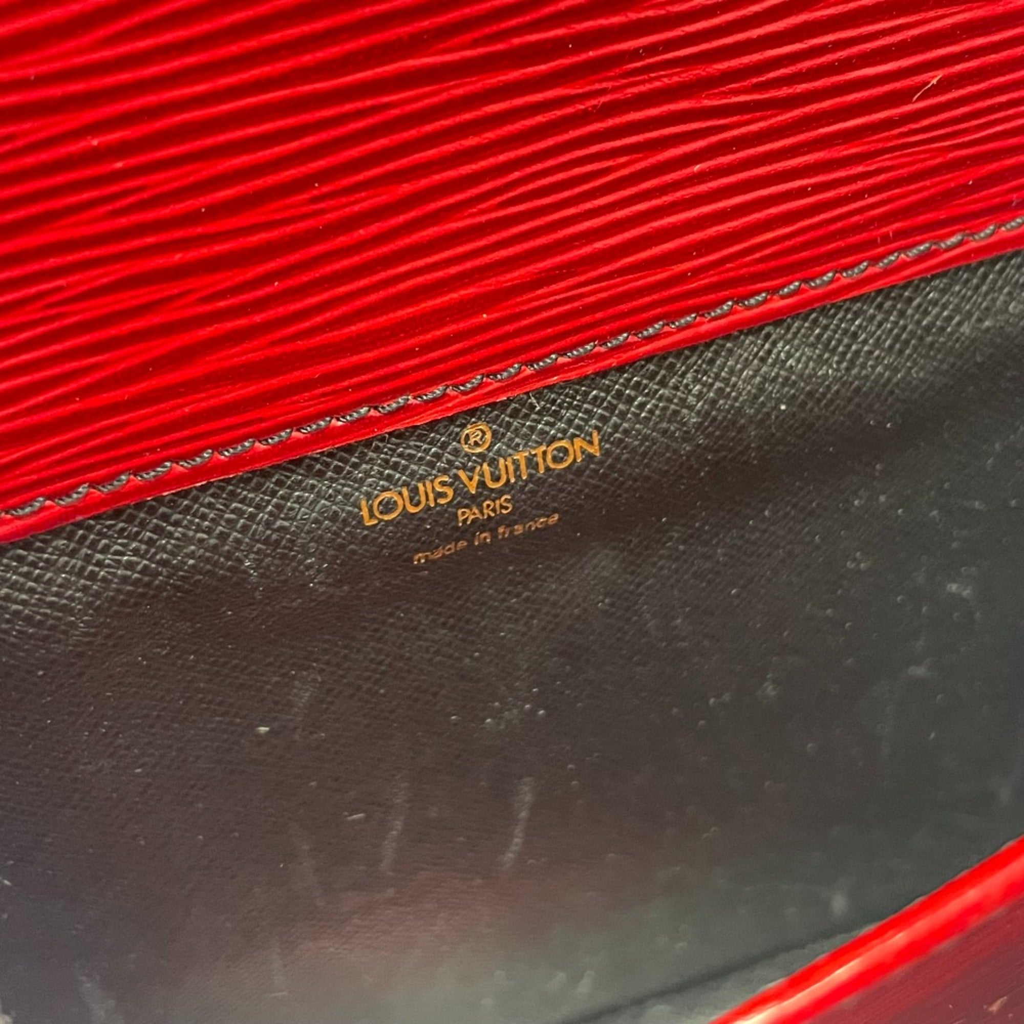 Louis Vuitton Red Leather Shoulder Bag (Pre-Owned)