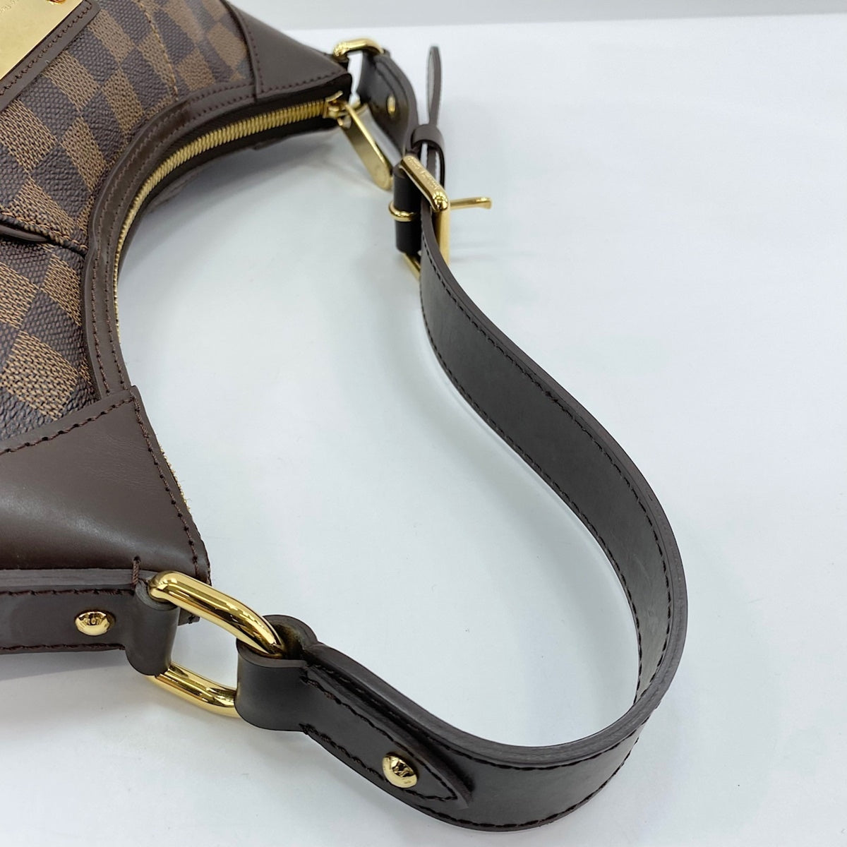Louis Vuitton Brown Shoulder Bag (Pre-Owned)