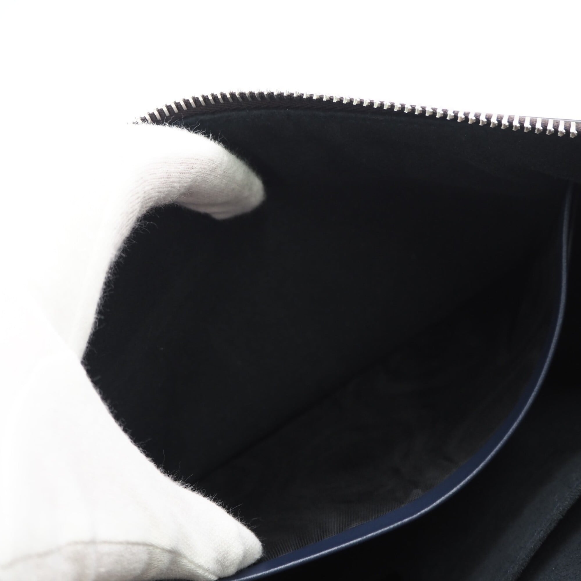 Fendi Navy Leather Clutch Bag (Pre-Owned)