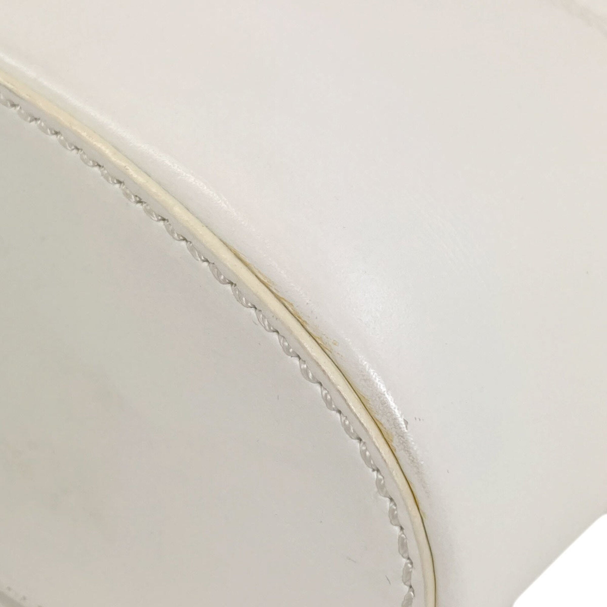 Tod's White Leather Handbag (Pre-Owned)