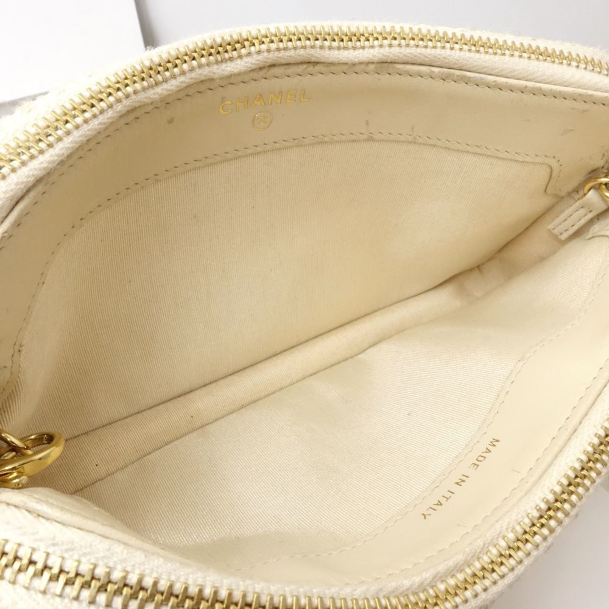 Chanel Beige Canvas Shoulder Bag (Pre-Owned)