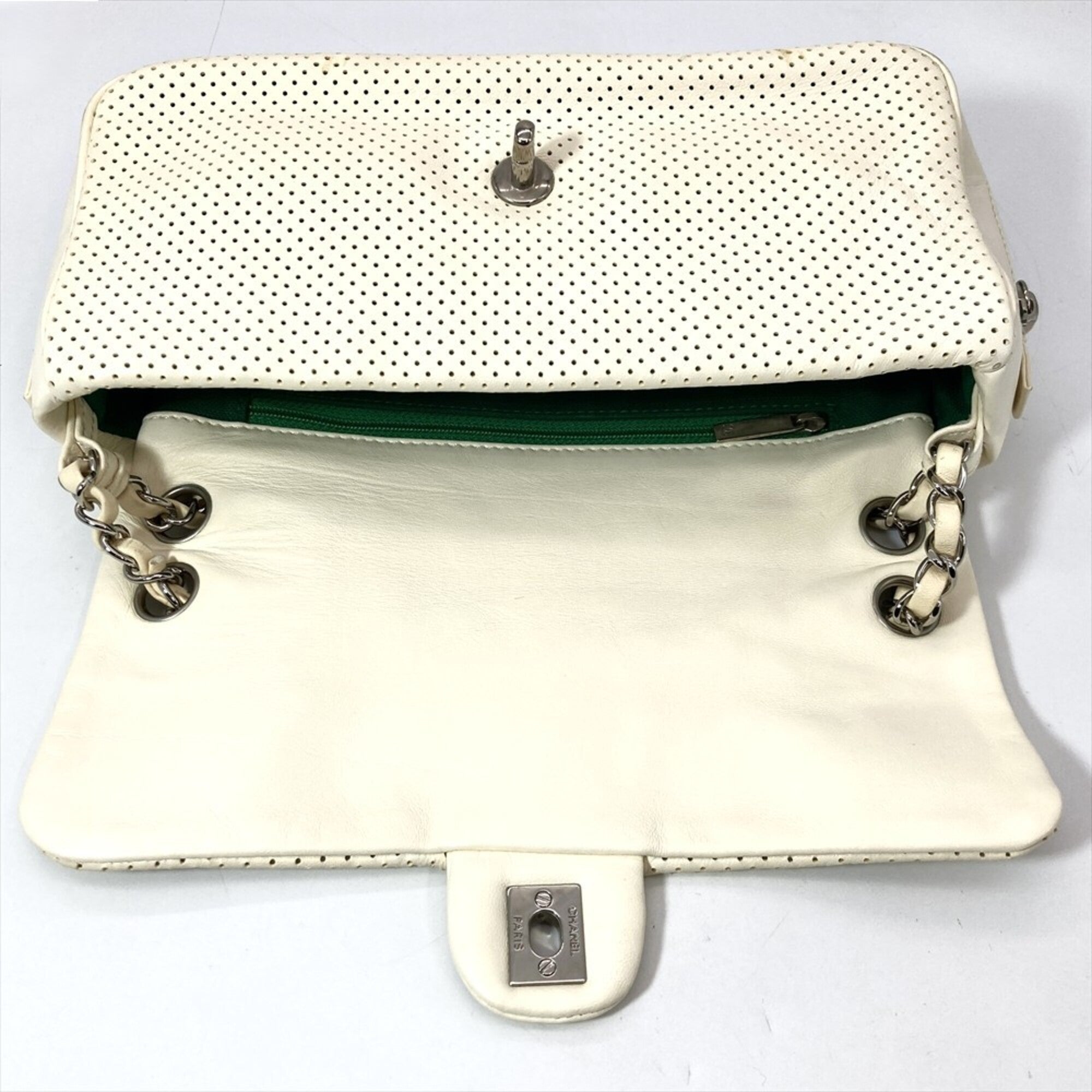 Chanel Green White Shoulder Bag (Pre-Owned)