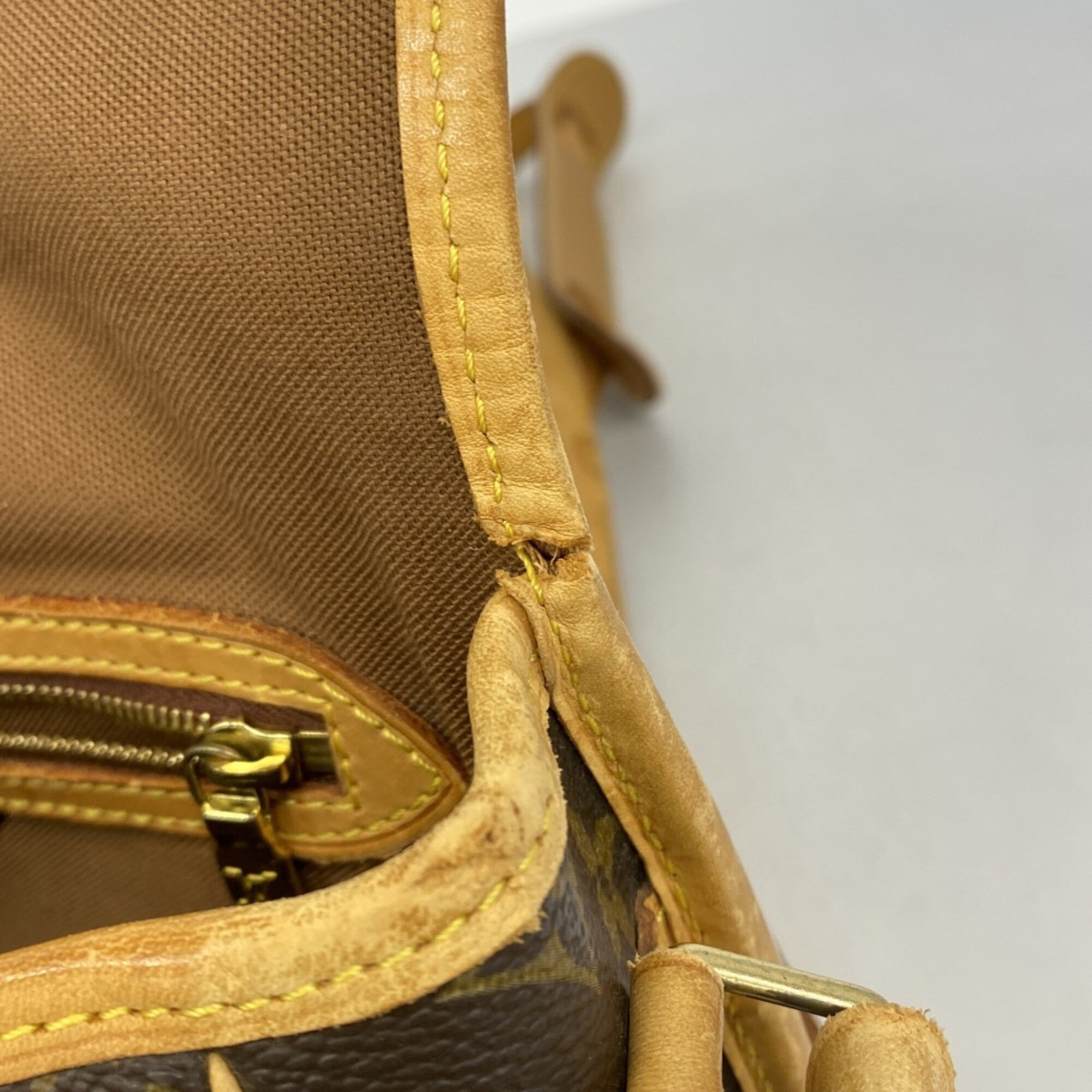 Louis Vuitton Brown Shoulder Bag (Pre-Owned)