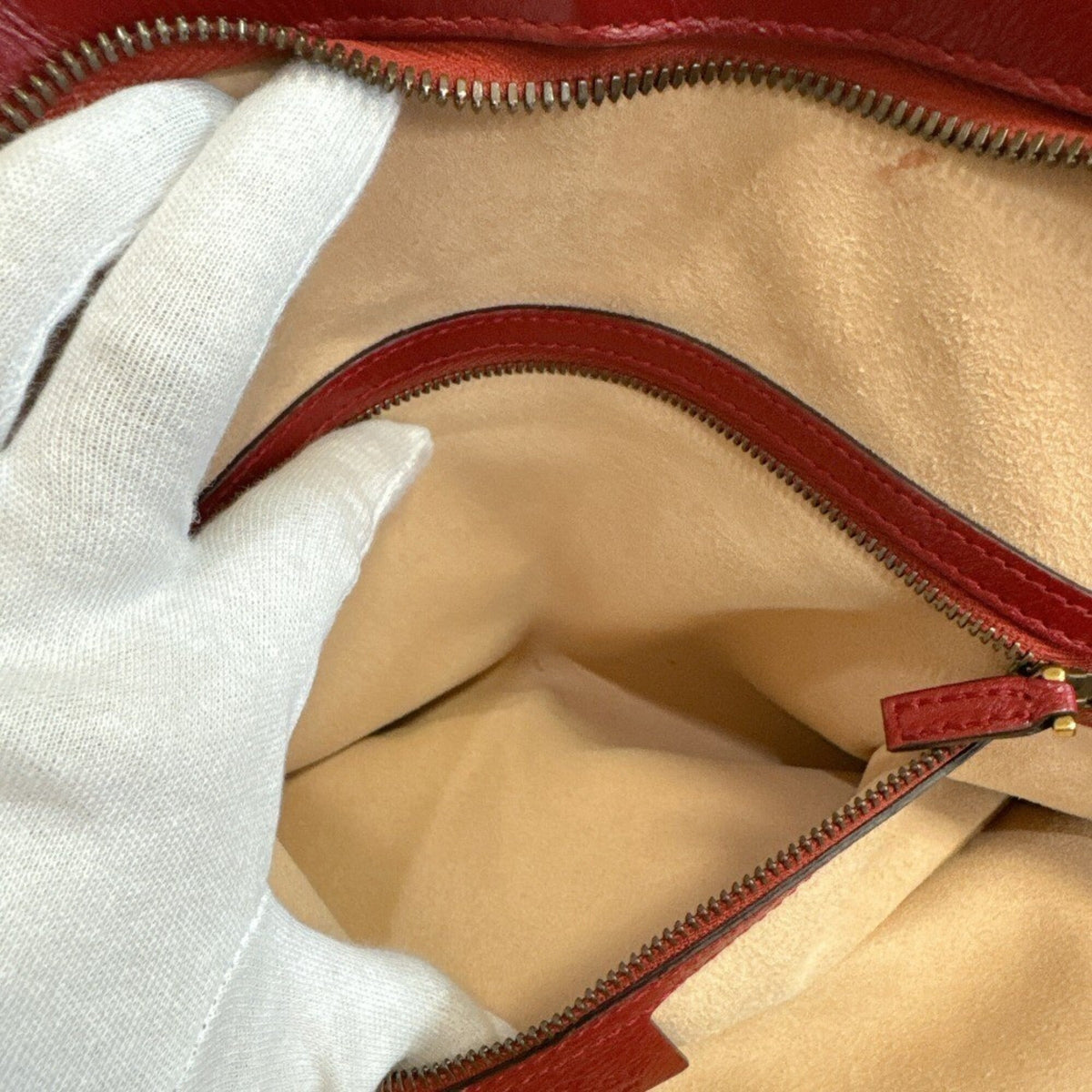 Gucci Red Color Leather Handbag (Pre-Owned)