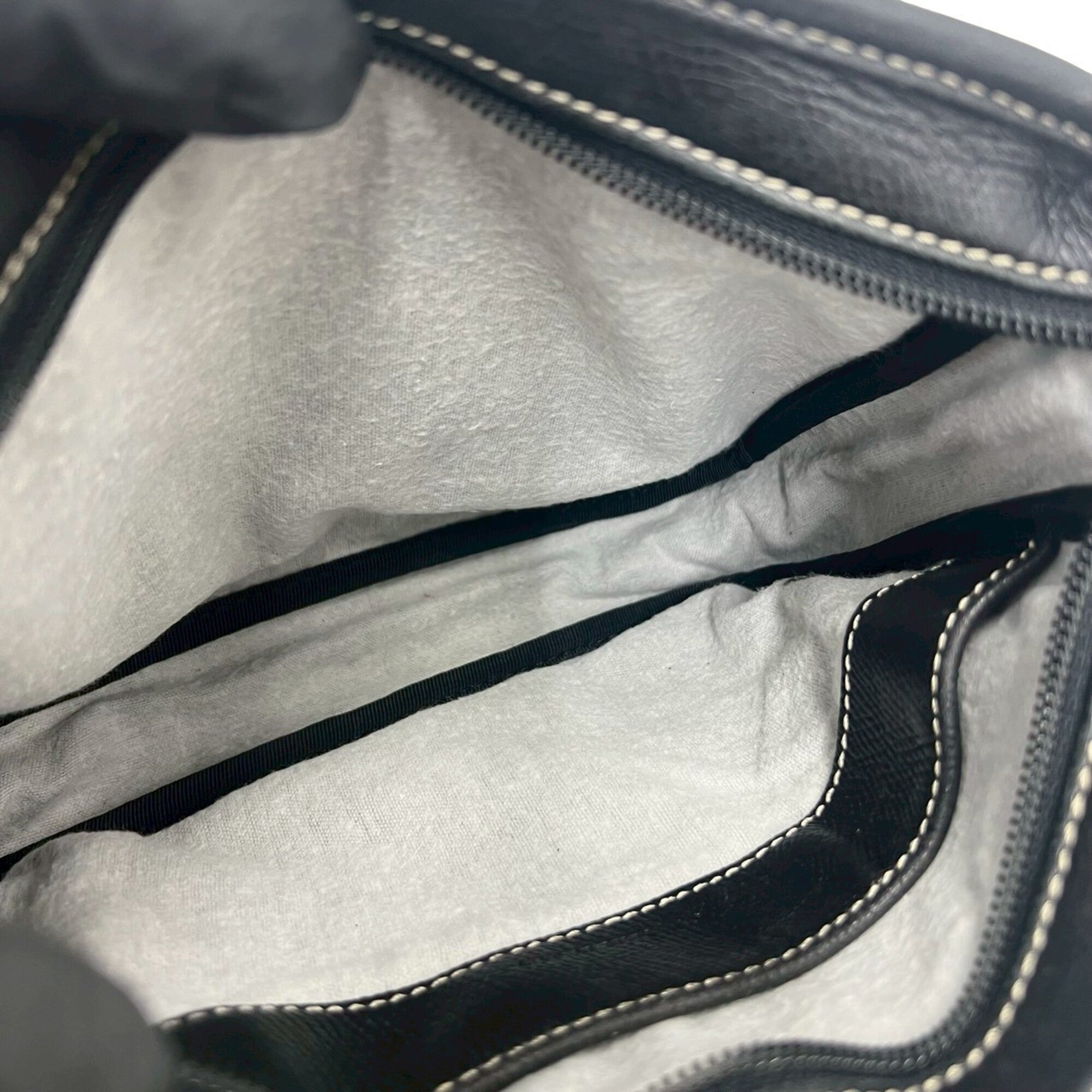 Loewe Black Leather Shoulder Bag Tote Bag (Pre-Owned)