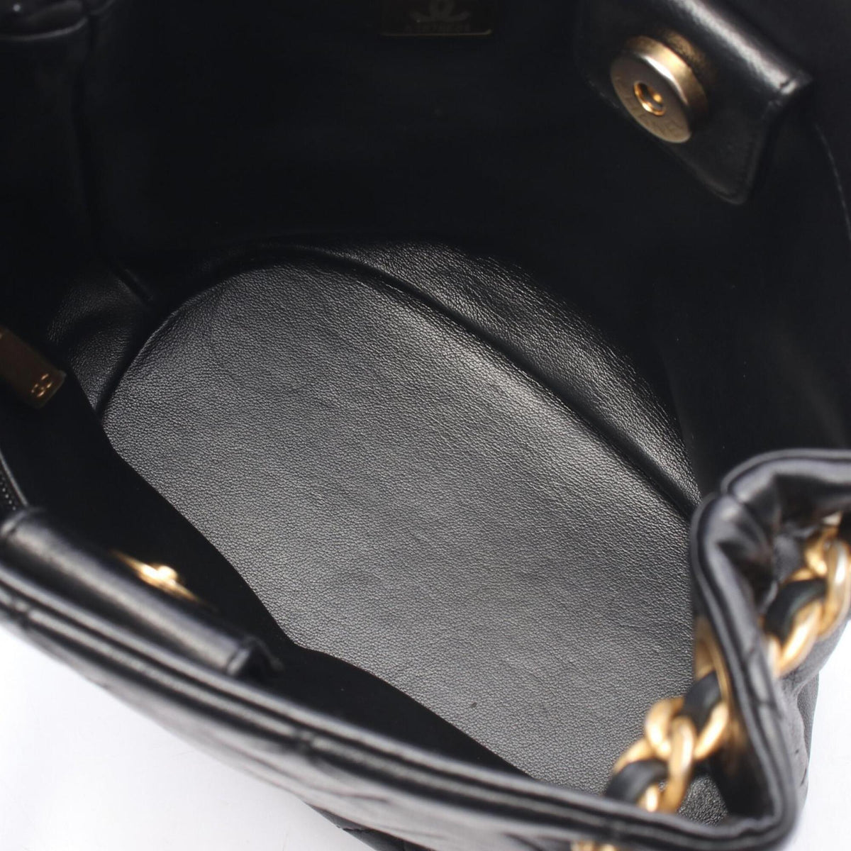 Chanel Black Leather Shoulder Bag (Pre-Owned)