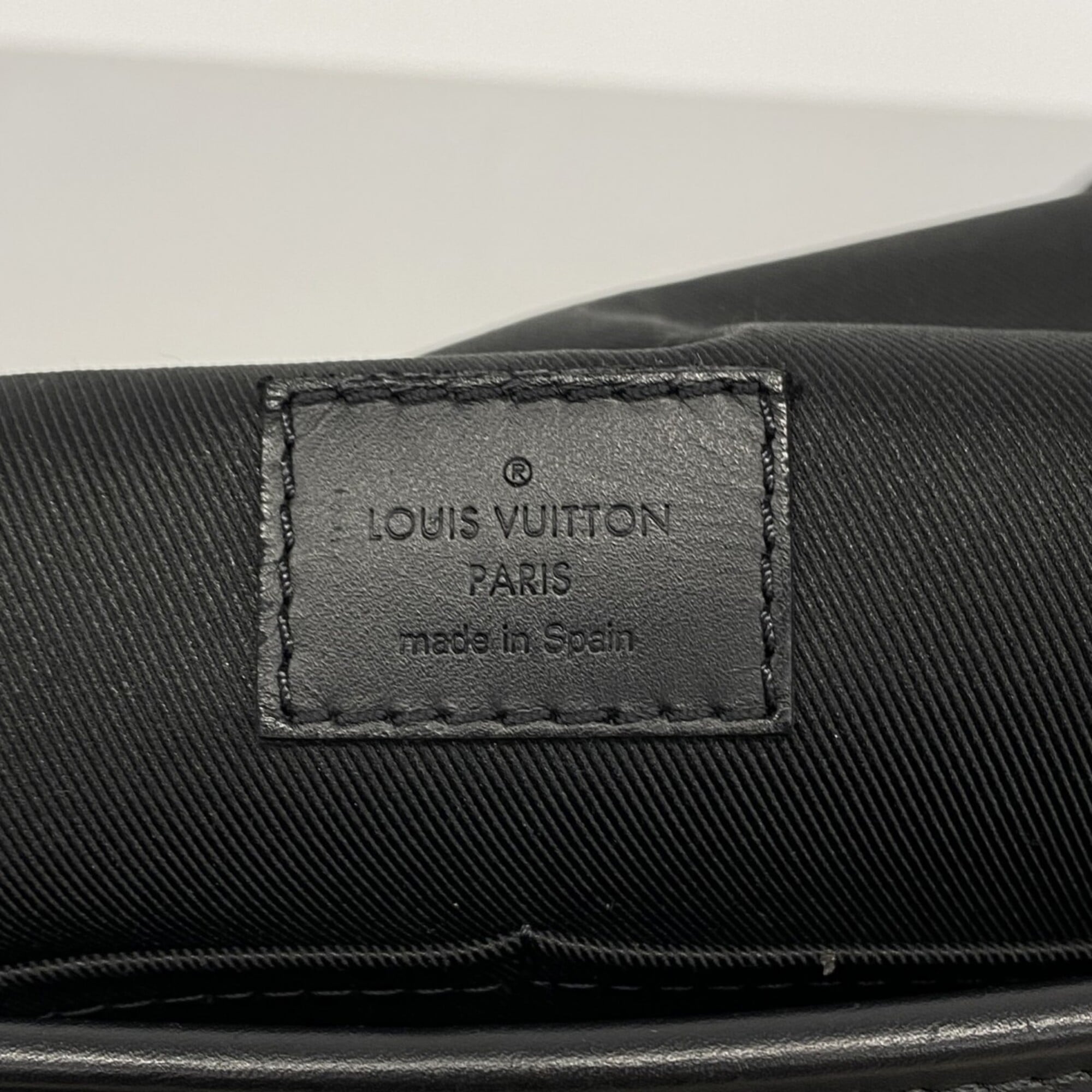 Louis Vuitton Brown Shoulder Bag (Pre-Owned)