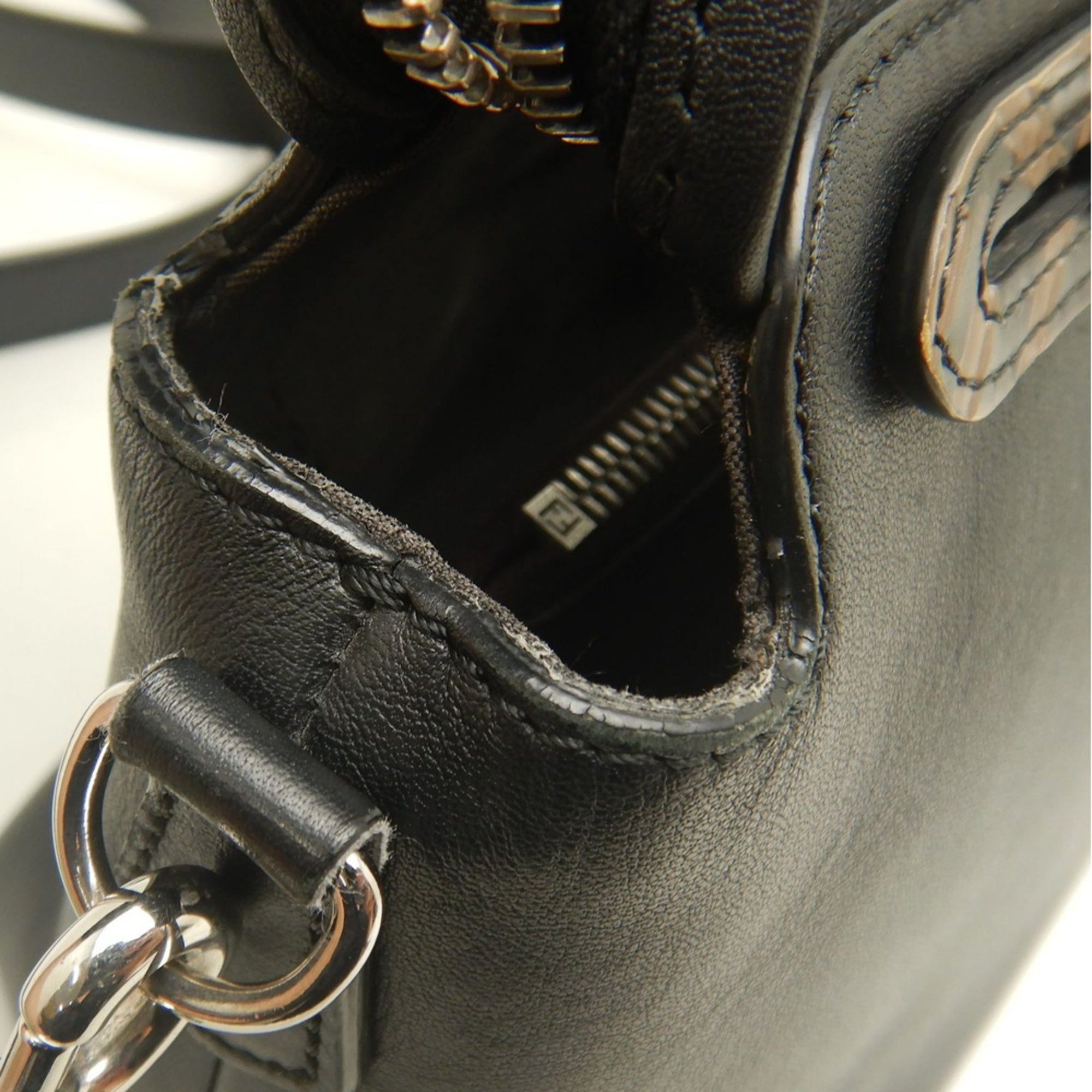 Fendi Black Leather Handbag (Pre-Owned)