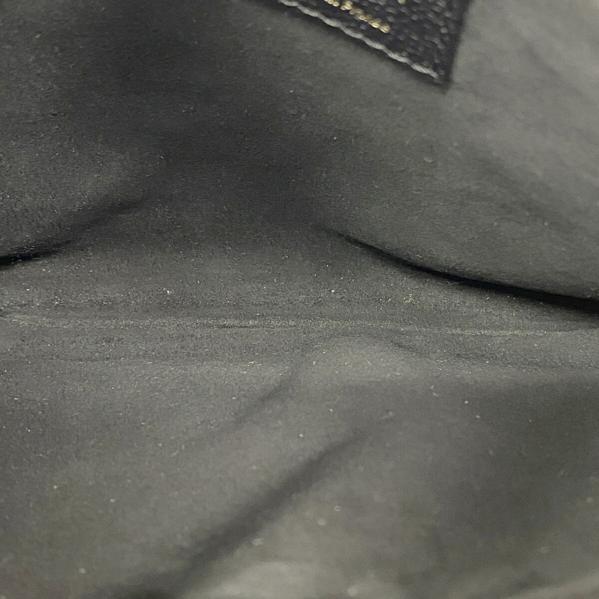 Louis Vuitton Noir Shoulder Bag (Pre-Owned)