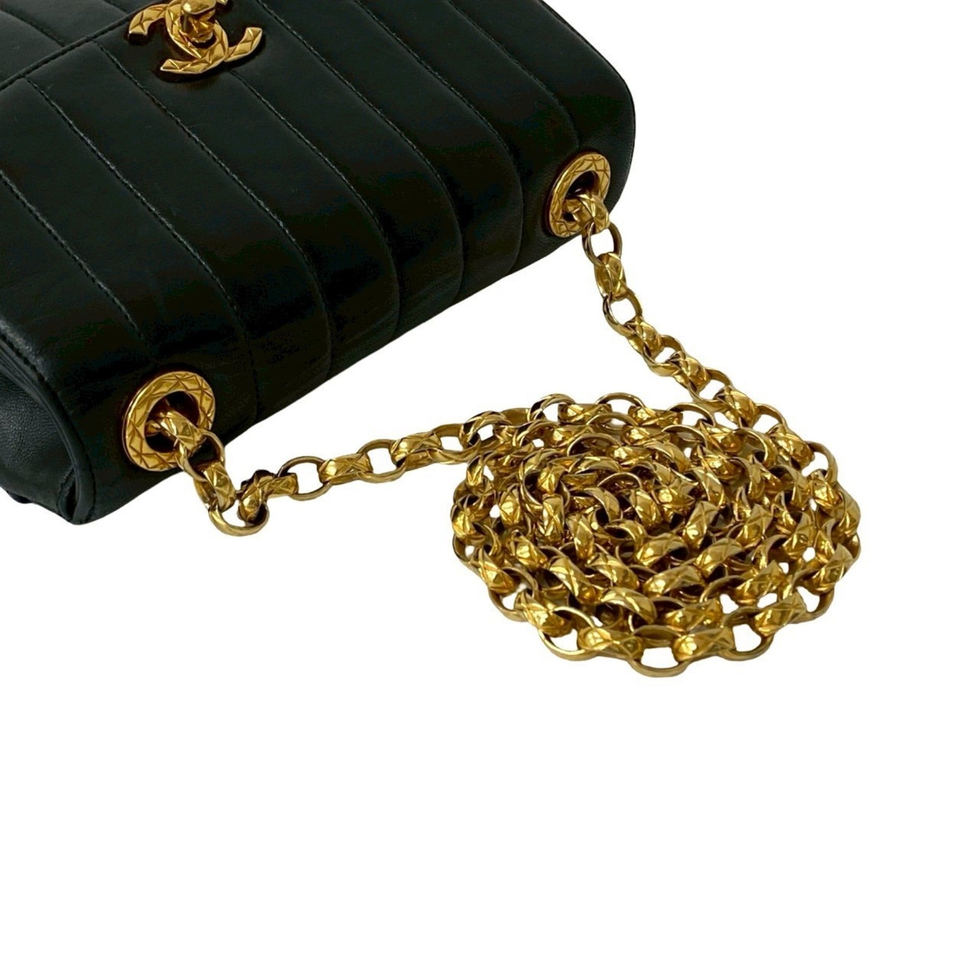 Chanel Black Leather Shoulder Bag (Pre-Owned)
