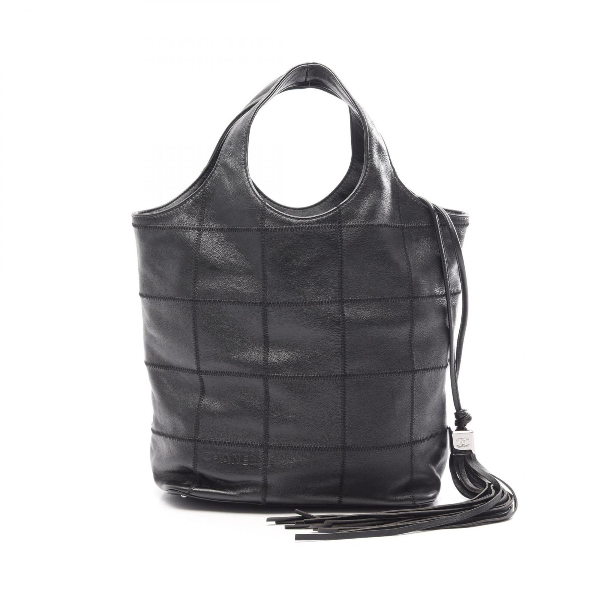 Chanel Black Leather Handbag (Pre-Owned)