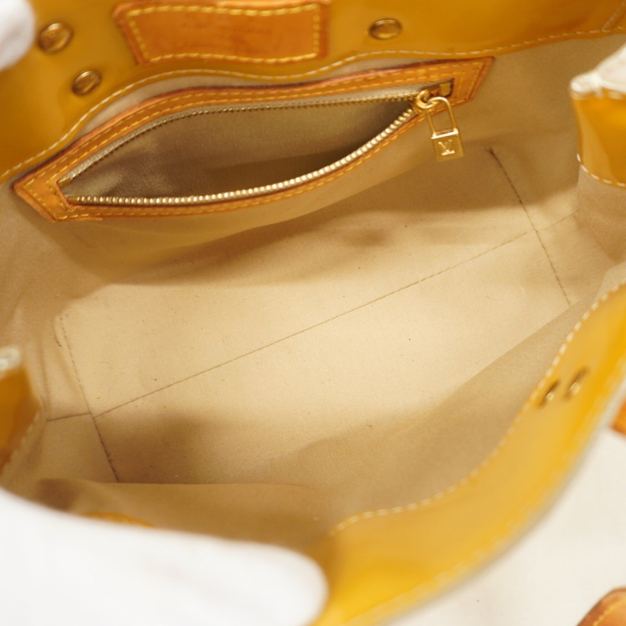 Louis Vuitton Beige Handbag (Pre-Owned)