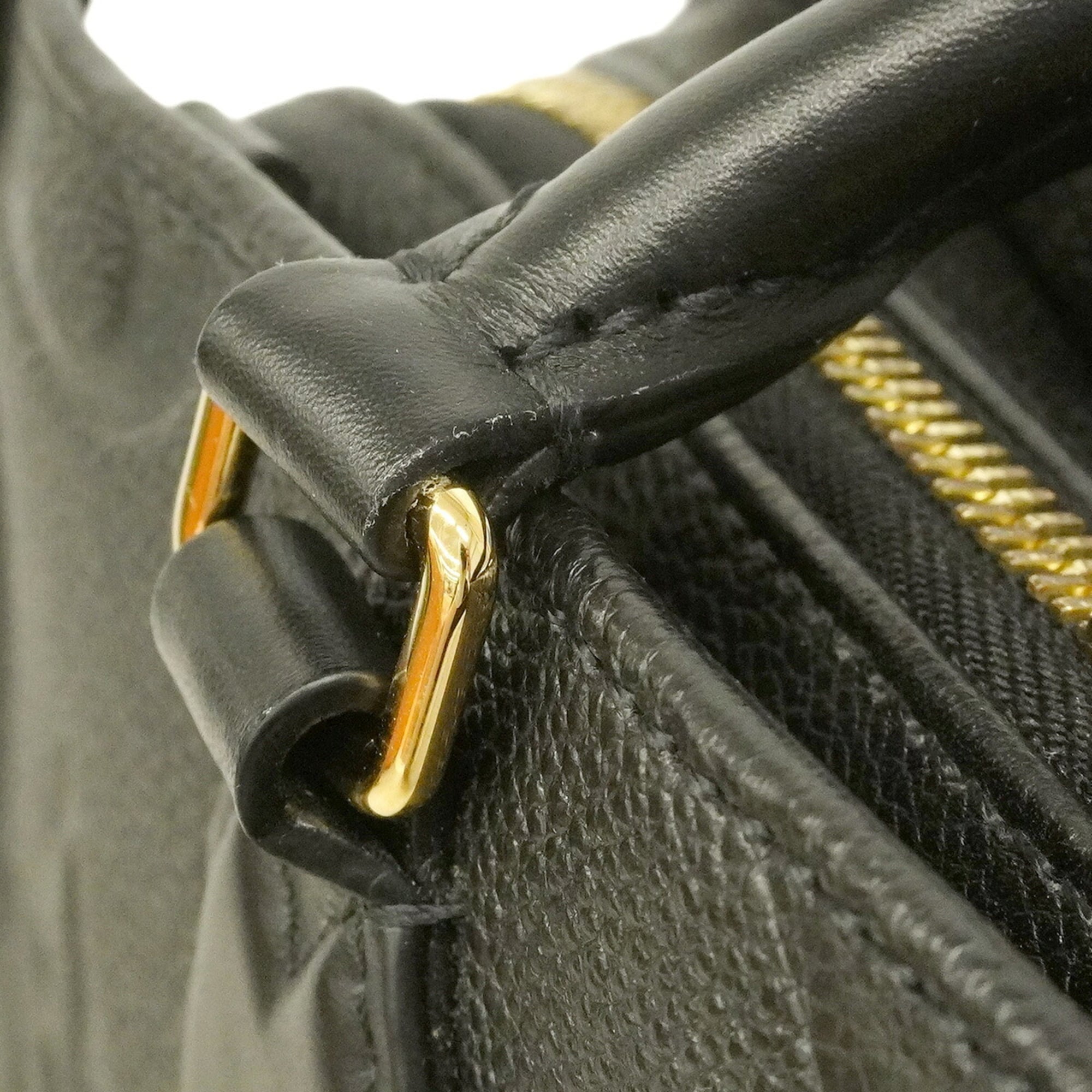 Louis Vuitton Noir Handbag (Pre-Owned)